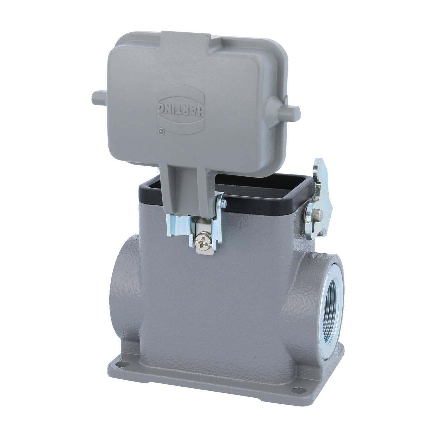 Ein metallisches Objekt mit einem rechteckigen Gehäuse und einem Rohranschluss, versehen mit einem Riegel an der Seite. Wird für industrielle Rohrleitungen oder Maschinen verwendet.