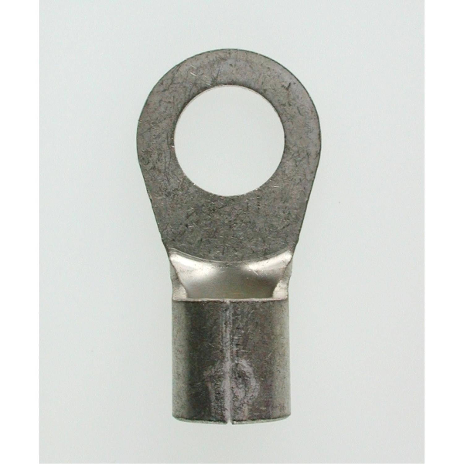 Ein metallischer Ringklemmenanschluss mit einer kreisförmigen Öffnung oben und einem Crimpbereich unten, der für elektrische Verkabelung verwendet wird.