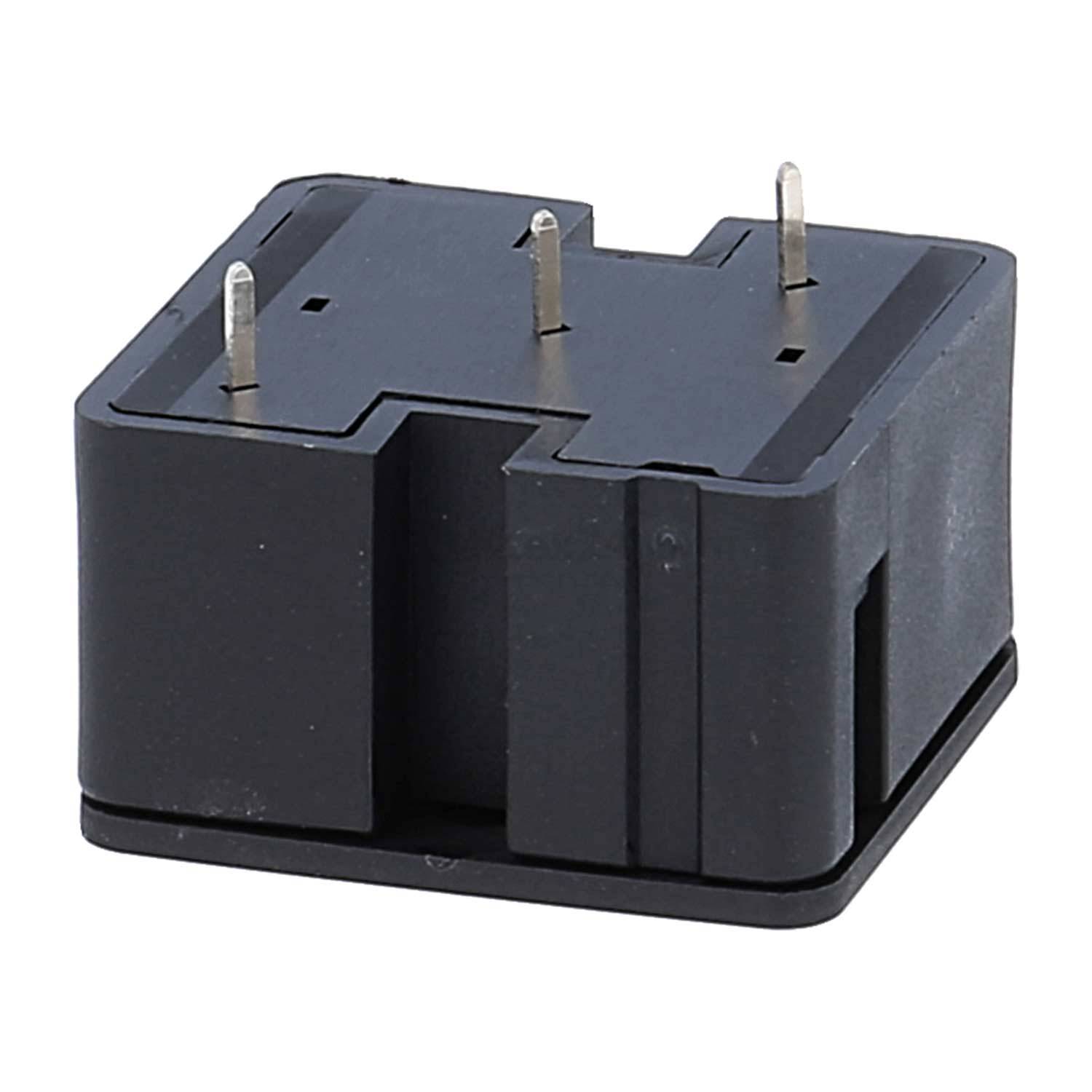 Ein kleines schwarzes elektronisches Gerät mit drei Stiften, die an der Oberfläche herausragen, das für elektrische Anschlüsse oder Komponenten verwendet wird.