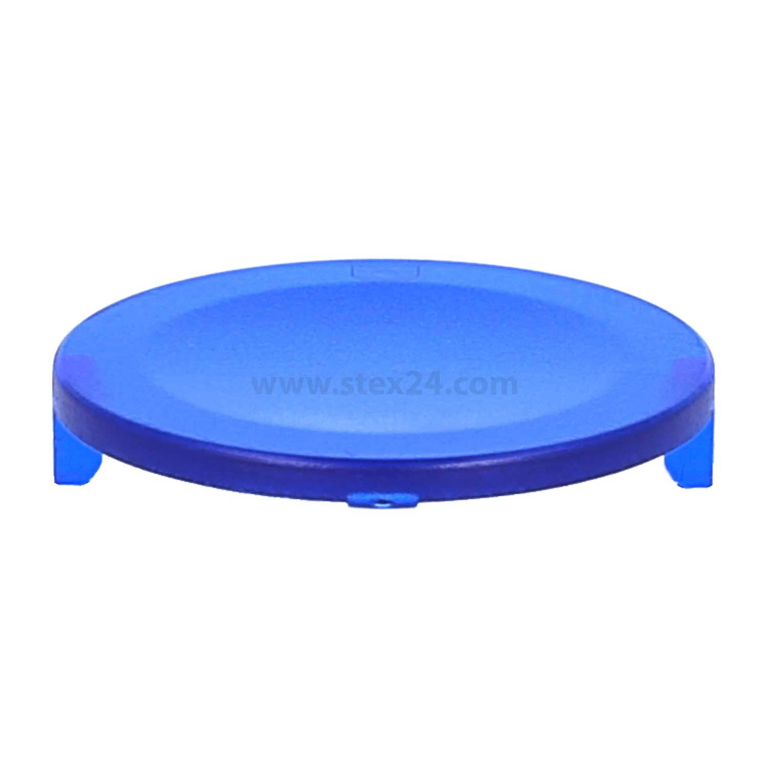 Ein blauer Plastikdeckel, von der Seite betrachtet, der seine runde, flache Form mit einem leicht erhöhten Rand zeigt.