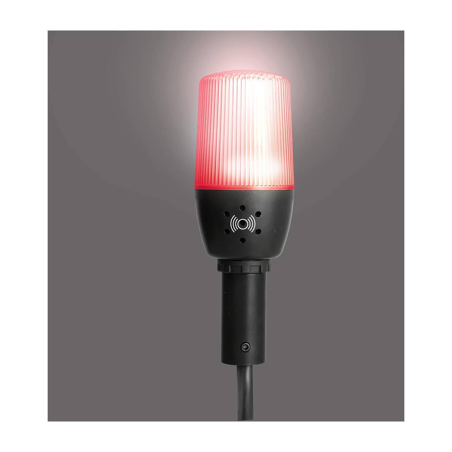 Eine rote, zylindrische Warnleuchte mit schwarzer Basis leuchtet vor einem grauen Hintergrund und signalisiert einen aktiven Alarm oder eine Warnung.