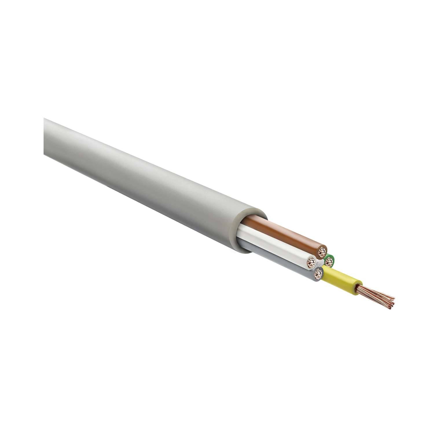 „Ein Querschnitt eines elektrischen Kabels, das Kupferdrähte mit isolierenden Umhüllungen in Grau, Weiß, Braun und Grün/Gelb zeigt.