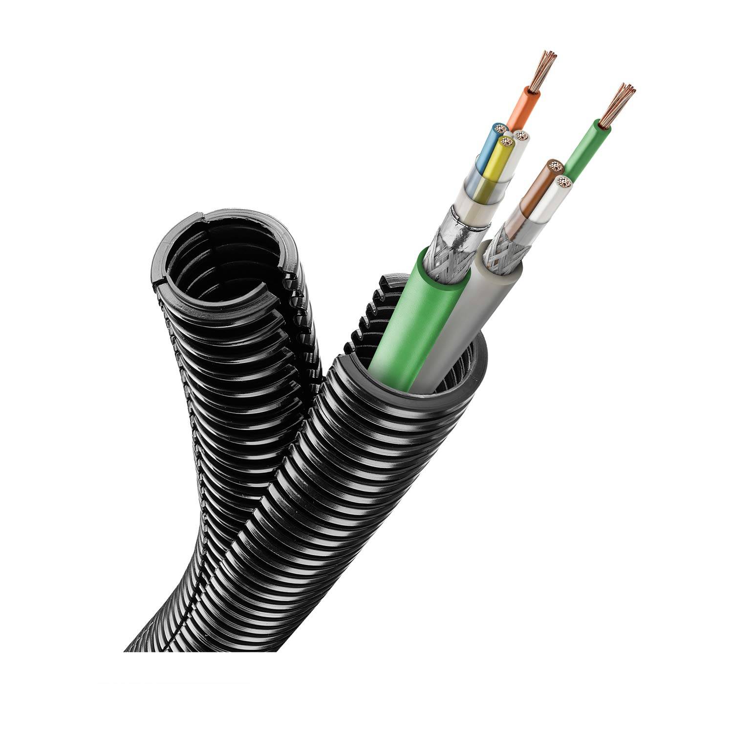 Ein geteiltes gewelltes Rohr, das drei elektrische Kabel mit Kupfer und farbiger Isolierung zur Identifikation im Inneren zeigt.