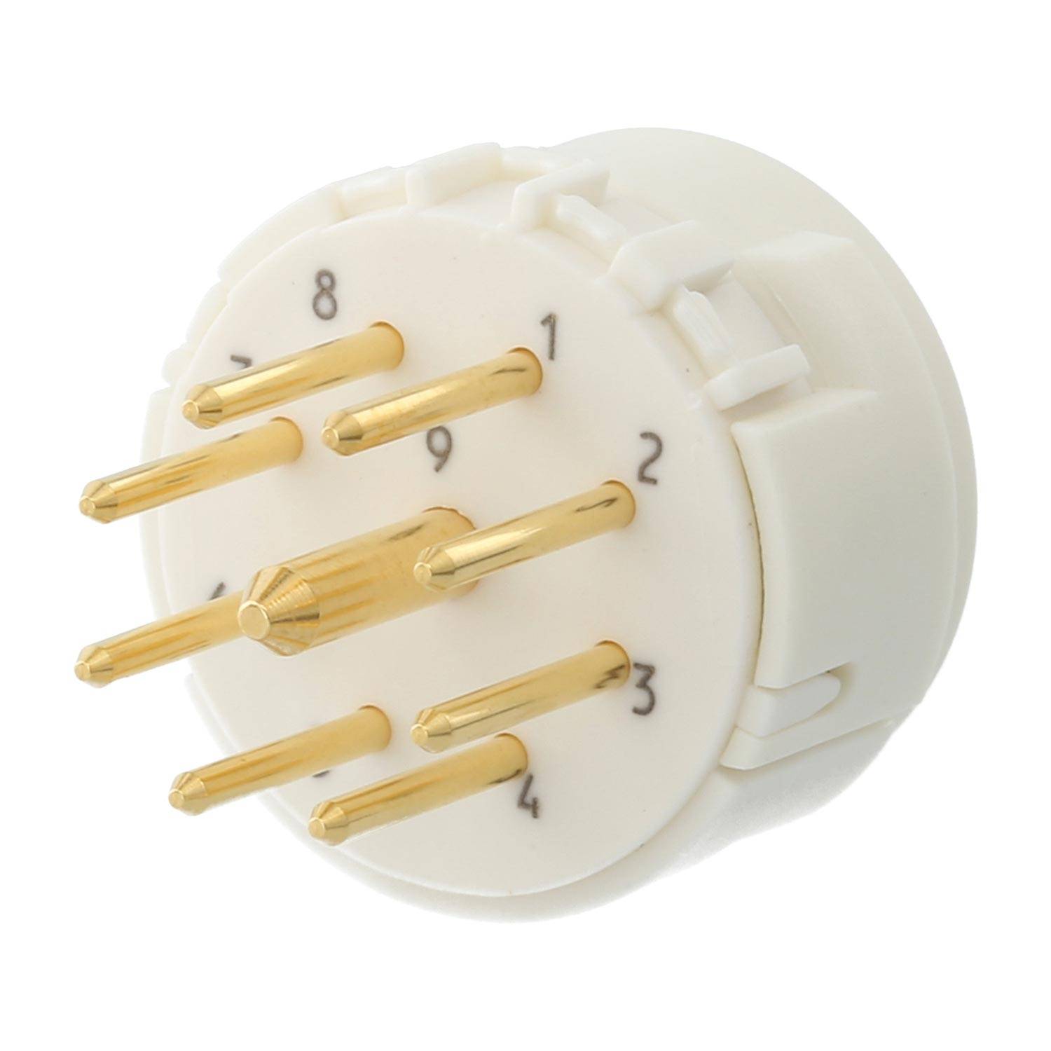 Ein weißer elektrischer Anschluss-Stecker mit neun vergoldeten Pins, von 1 bis 9 beschriftet, der für sichere elektronische Verbindungen verwendet wird.