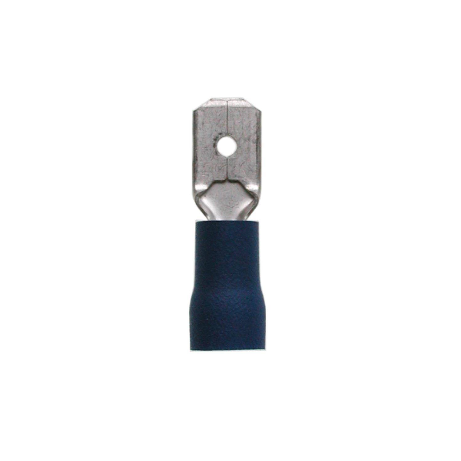 Ein Metall-Elektro-Verbindungsstecker mit einer blauen isolierten Hülle, versehen mit einem flachen, rechteckigen Anschluss und einem Loch zur Befestigung mit einer Schraube.