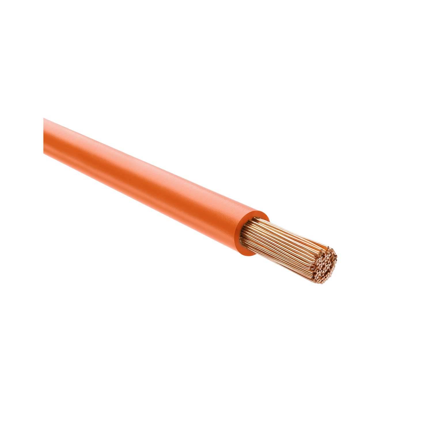 Orange isolierter Kupferdraht' zeigt das Ende mit freiliegenden, gebündelten Metalldrähten.