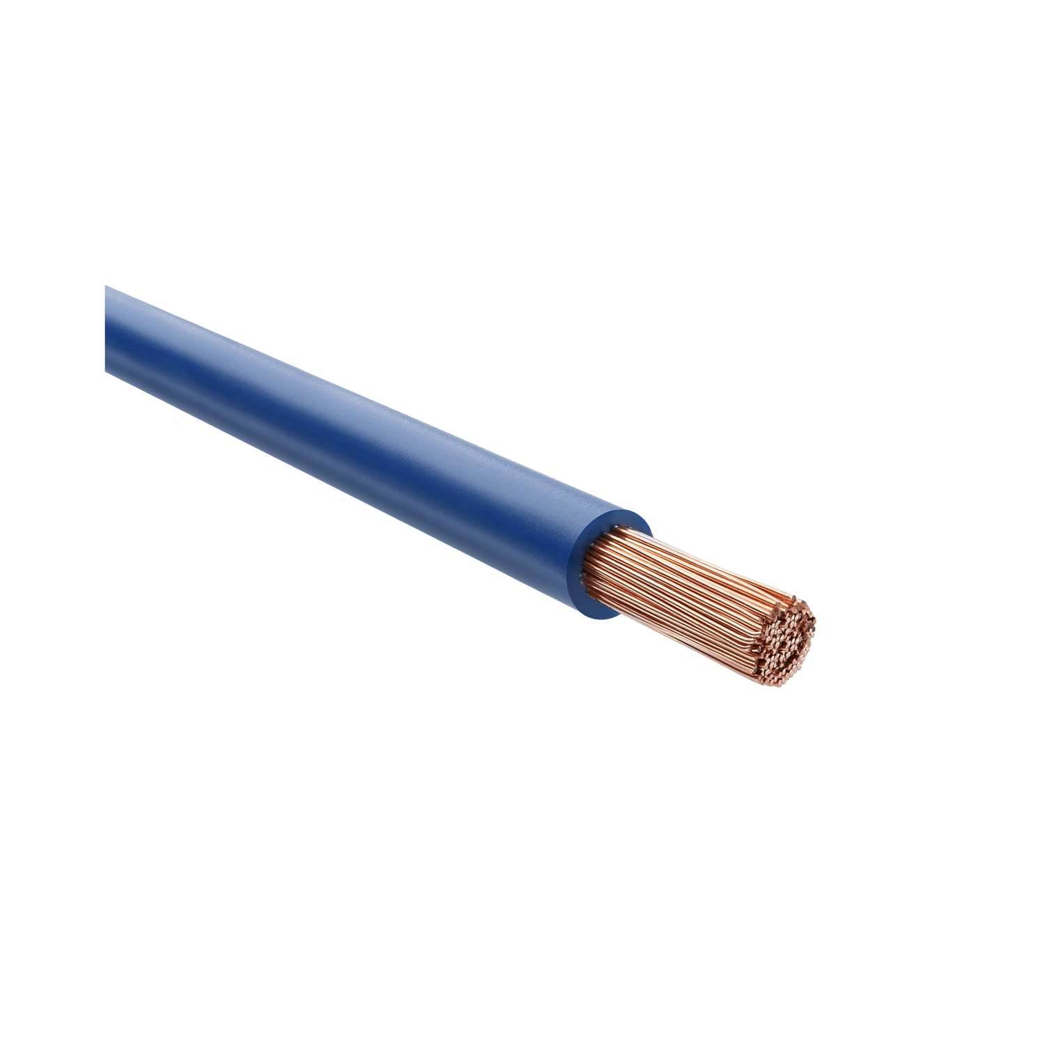 Eine Nahaufnahme eines Kupferdrahts, der aus mehreren dünnen Litzen besteht und von einer blauen Isolationsschicht umhüllt ist.