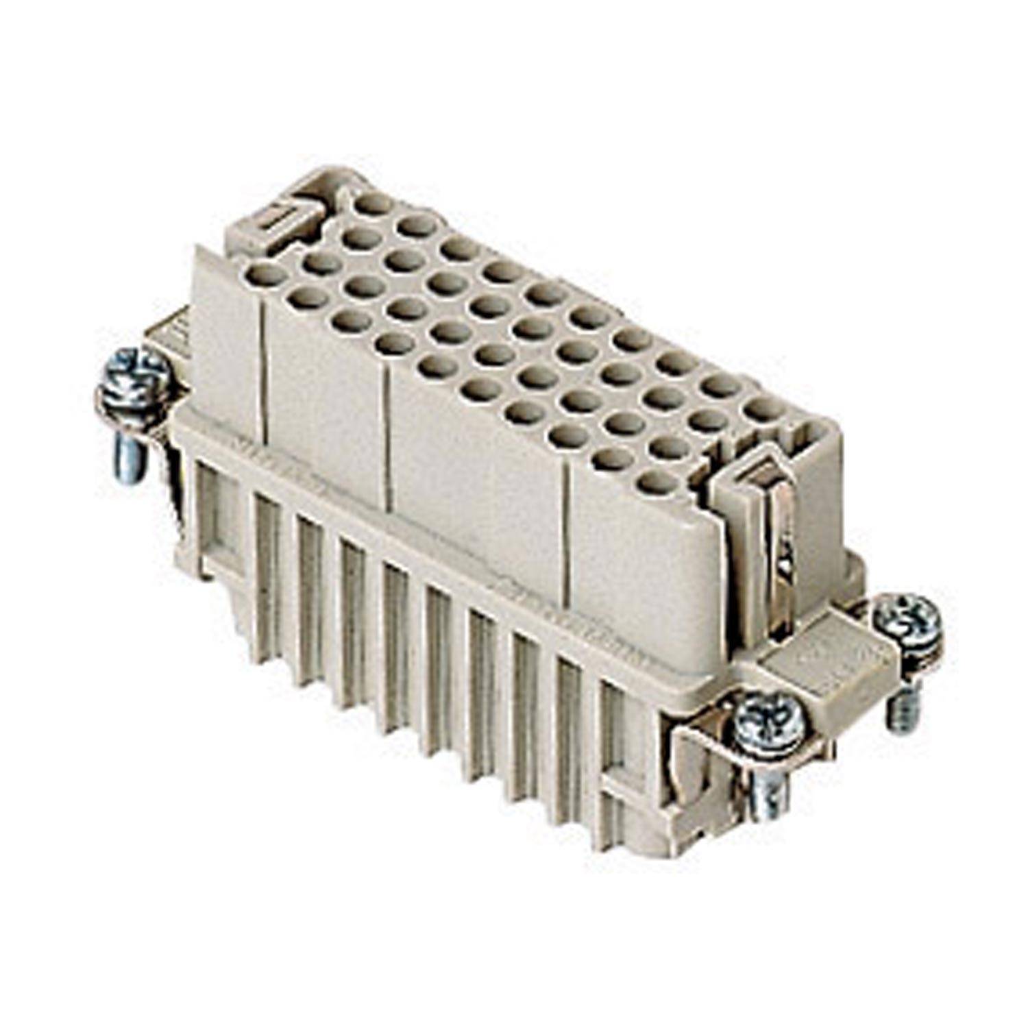 Ein rechteckiger beige Elektroverbinder mit mehreren Löchern und Metallschrauben an jeder Seite, der für Verkabelung und Schaltungsverbindungen verwendet wird.