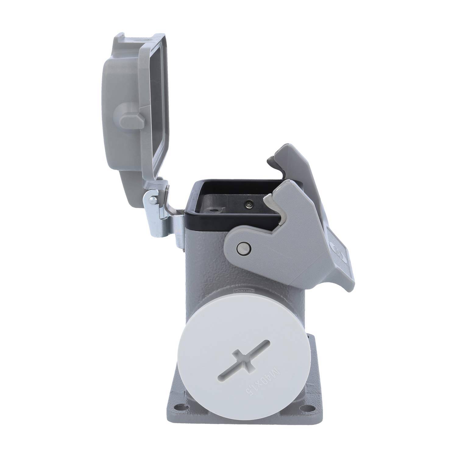 Graue Außen-Steckdosenabdeckung mit offener Schutzkappe, die zwei vertikale Schlitze und einen runden Schlitz zur Steckerverbindung zeigt.