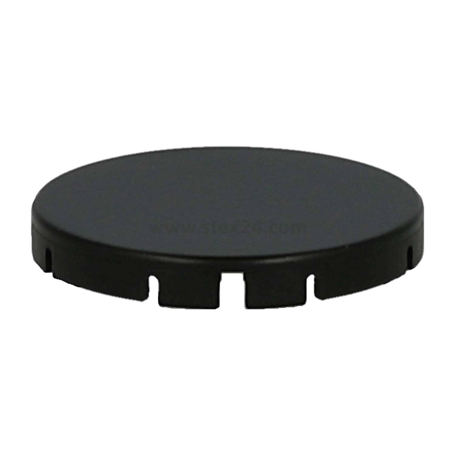 Ein schwarzer, runder Plastikdeckel mit vier Kerben an seinem Rand, der zum Abdecken oder Abdichten einer Öffnung verwendet wird.