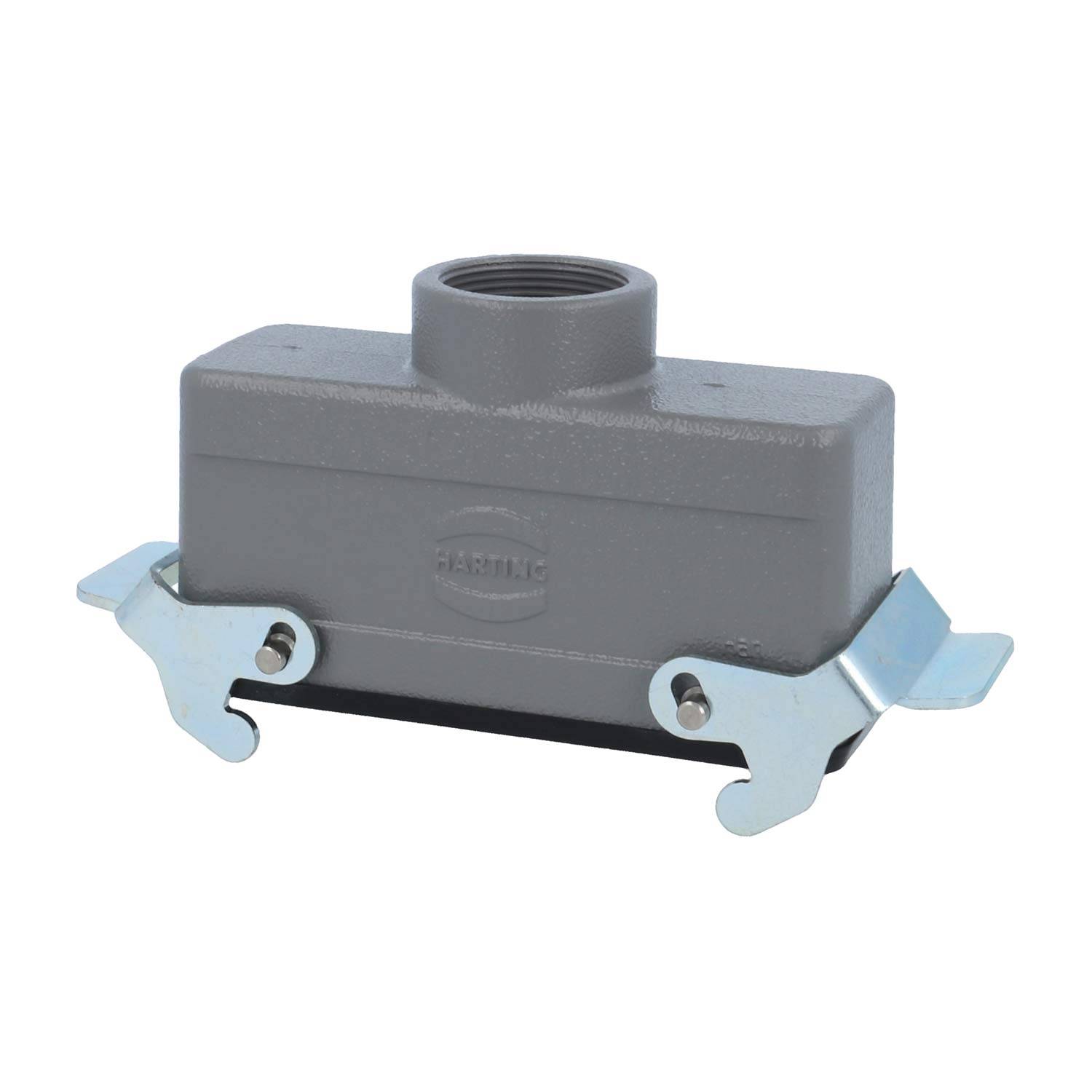 Ein rechteckiger grauer industrieller elektrischer Verbinder mit Metallverriegelungen zum Sichern, auf dessen Oberfläche der Markenname eingeprägt ist.