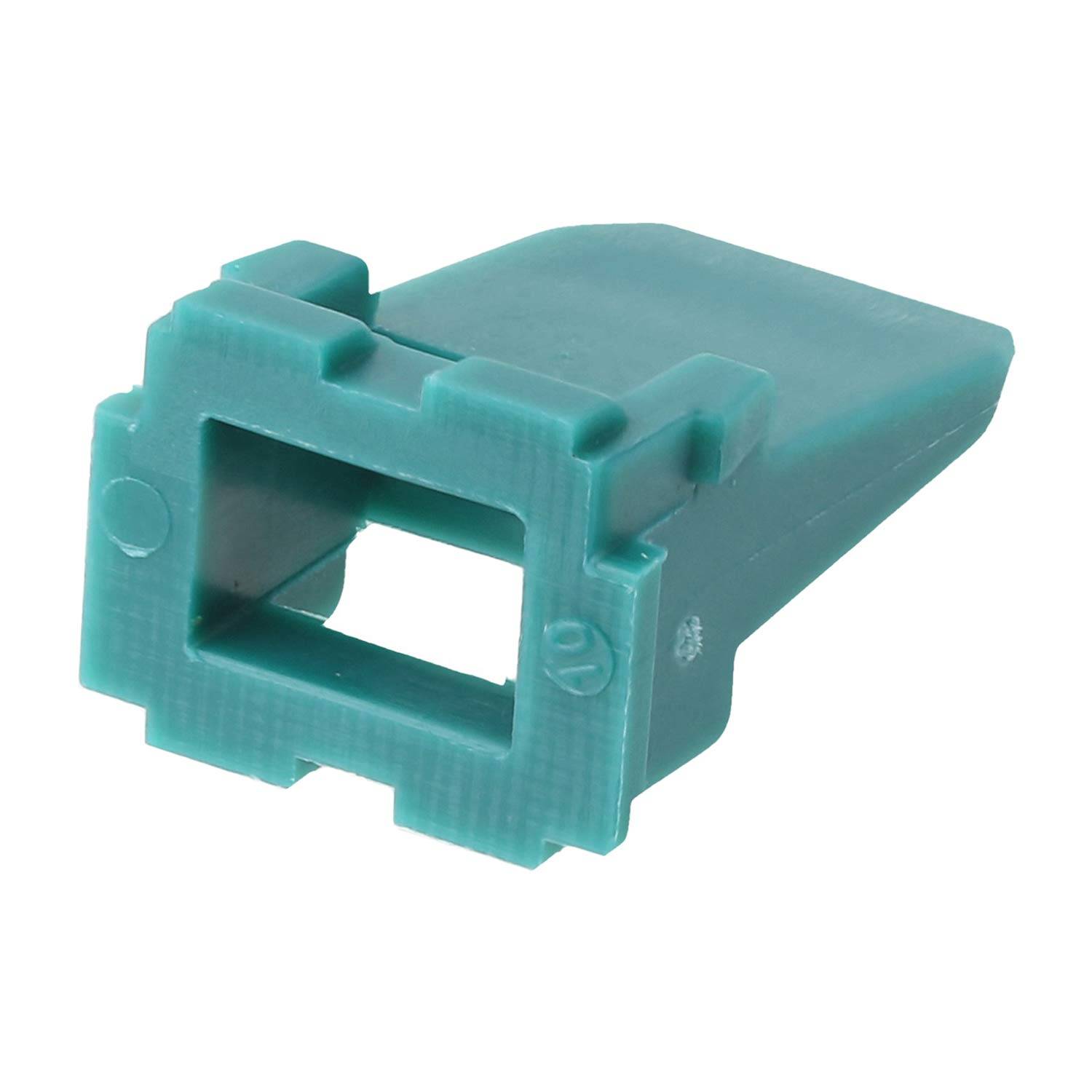 Eine türkisfarbene Plastik-Keycap für eine mechanische Tastatur, mit rechteckiger Form und einem kreuzförmigen Schaft im Inneren.