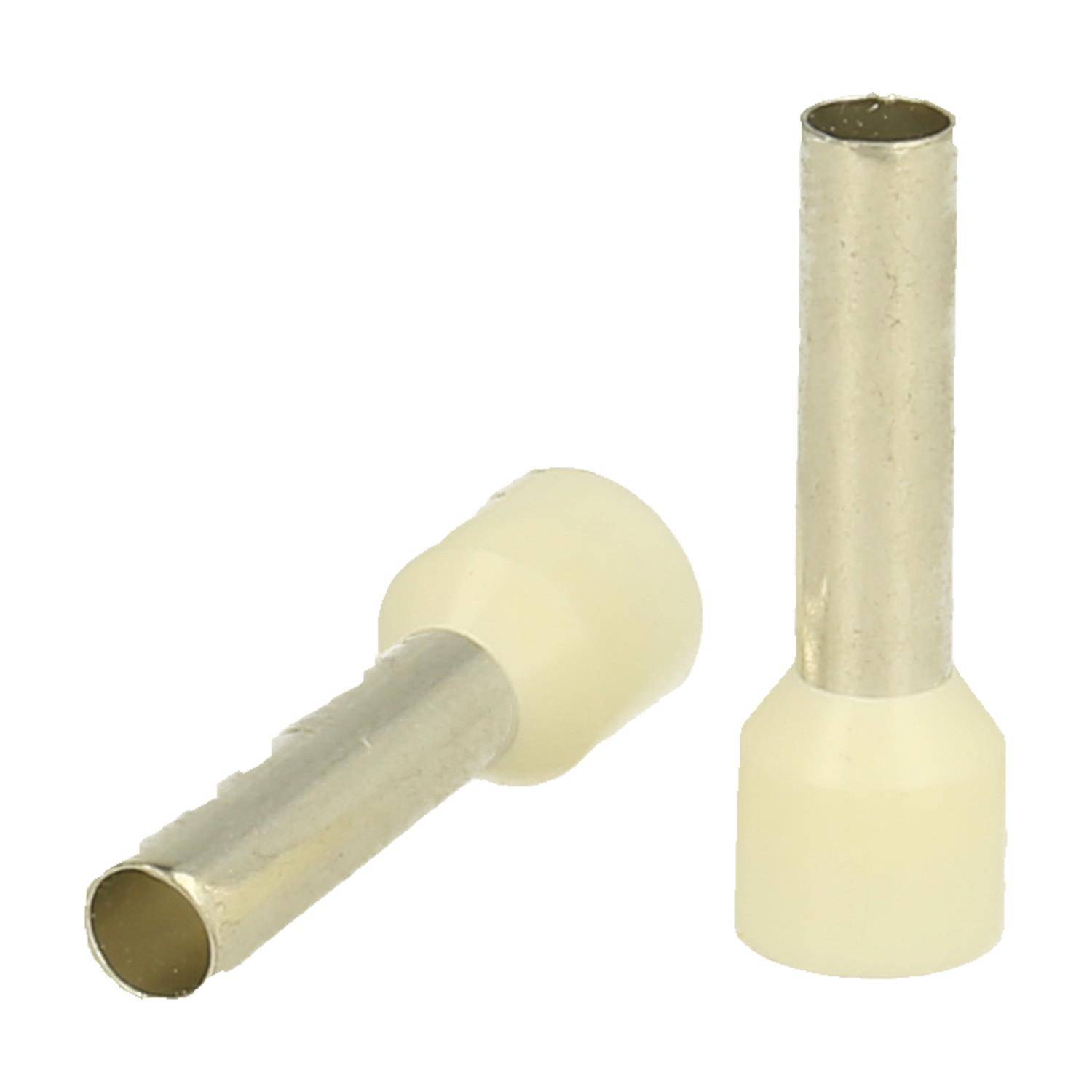 Zwei silberne Ferrule-Verbinder mit weißer Isolierung, einer steht aufrecht und der andere liegt auf der Seite.