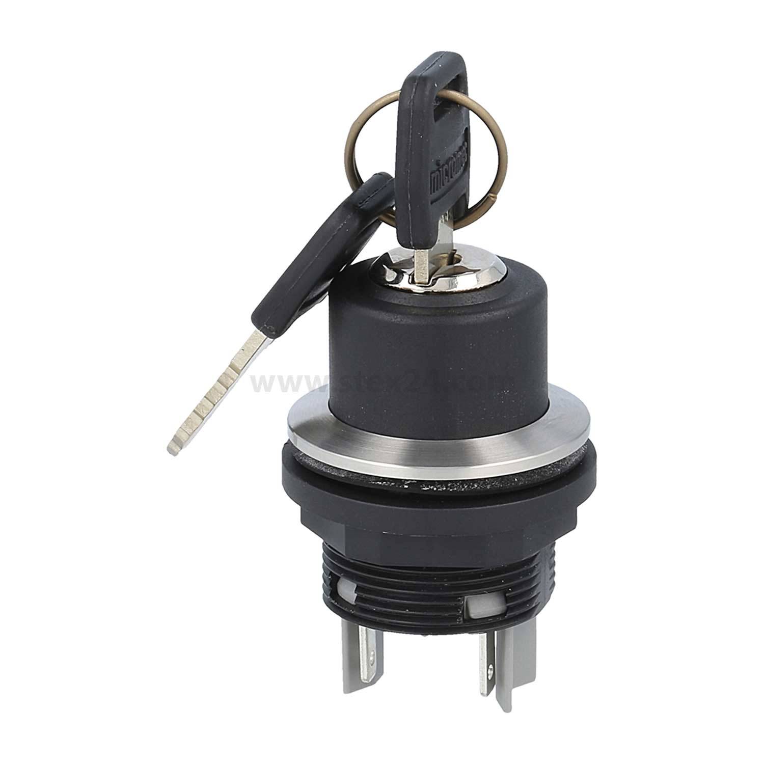 Schlüssel, der in einen zylindrischen Schlossschalter eingeführt wird, wobei metallische Kontaktpunkte darunter sichtbar sind und ein Ring mit einem zusätzlichen Schlüssel angebracht ist.