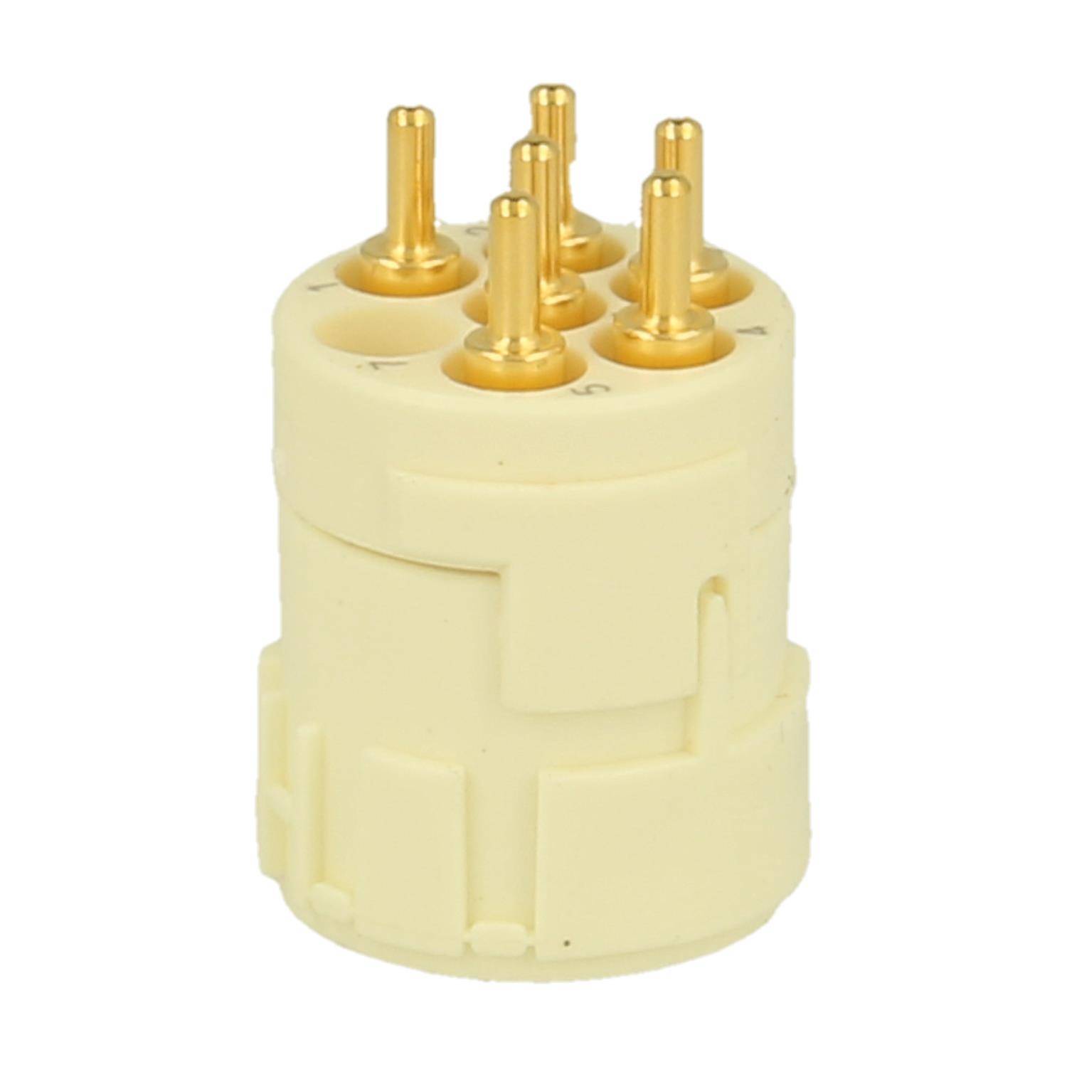 Ein beiger zylindrischer elektrischer Stecker mit sechs vergoldeten Pins an der Oberseite, der zur Verbindung elektronischer Bauteile verwendet wird.