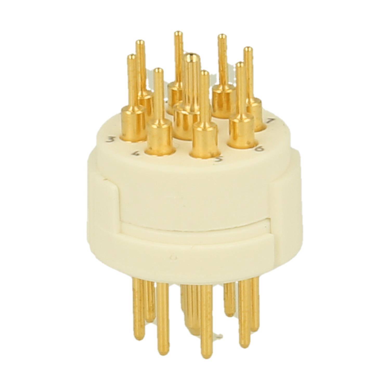 Eine weiße und goldene elektronische Vakuumröhrenfassung mit mehreren Stiftkonnektoren für die elektrische Schaltungsintegration.