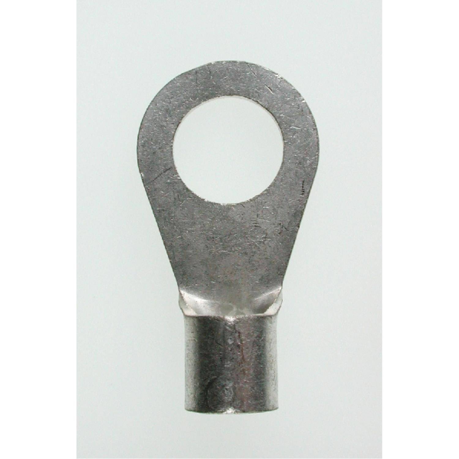 Ein Ringklemme aus Metall mit einer schleifenförmigen Oberseite und zylindrischem Unterteil, die zum Anschließen von elektrischen Leitungen an eine Schraube oder Befestigungsbolzen dient.