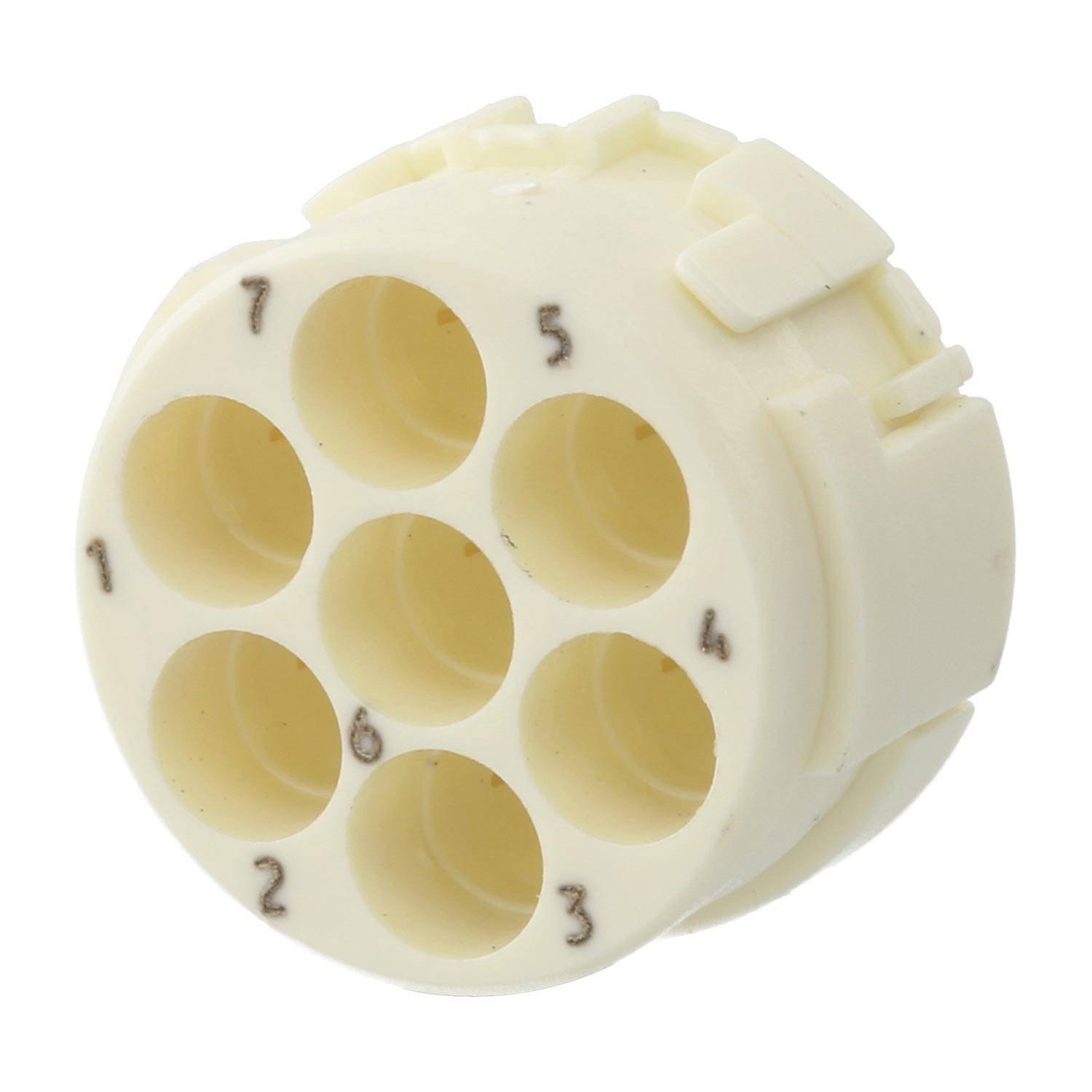 Ein kreisförmiger, beiger 7-poliger elektrischer Steckverbinder mit den Zahlen 1 bis 7, die um die Kanten herum markiert sind.