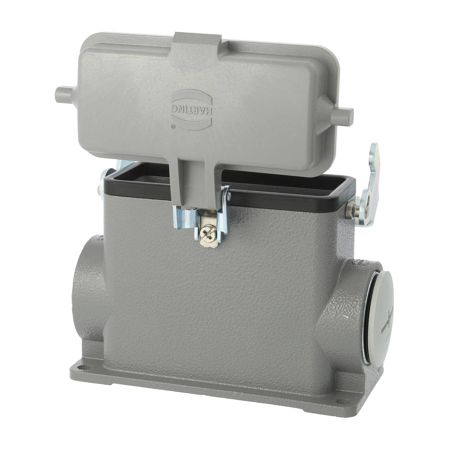 Das Bild zeigt eine graue, industrielle Elektroverteilerdose mit einem Klappdeckel, die für Schutz und Verbindungen in elektrischen Systemen konzipiert ist.