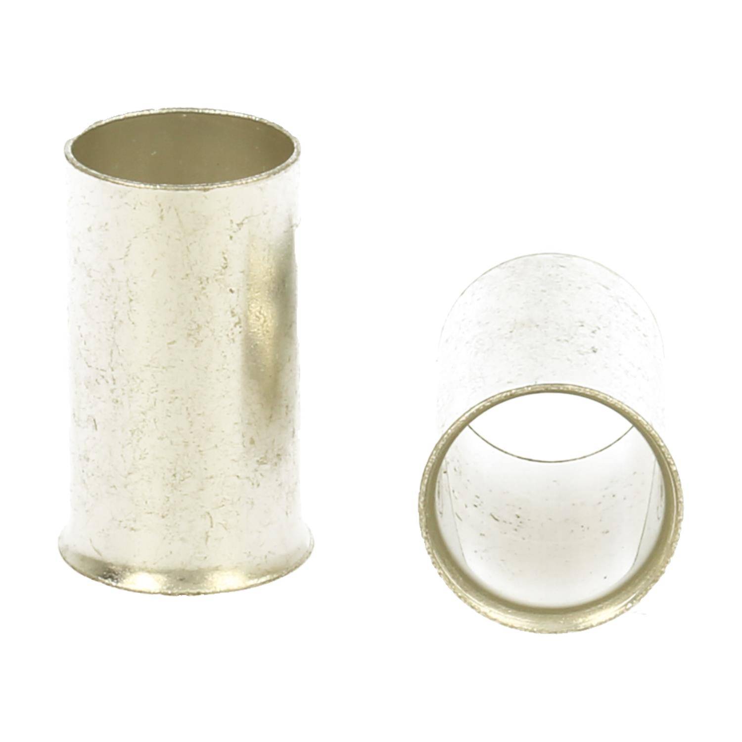 Zwei zylindrische Metallröhren, eine aufrecht stehend und eine horizontal liegend, beide mit einer verwitterten Oberfläche.