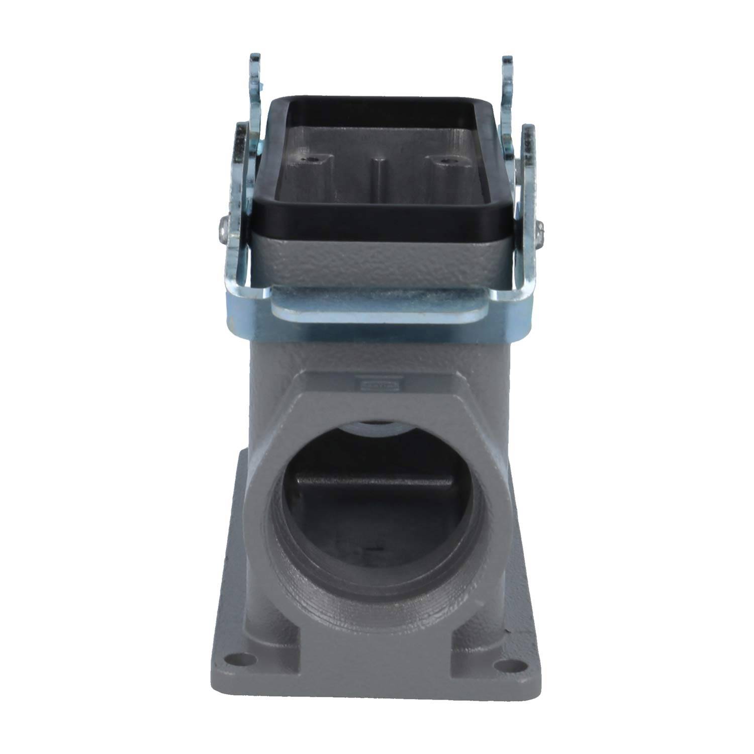 Ein elektrisches Anschlussgehäuse mit einer rechteckigen Öffnung an der Oberseite und einer runden Öffnung am unteren Ende, ausgestattet mit metallischen Klammern.