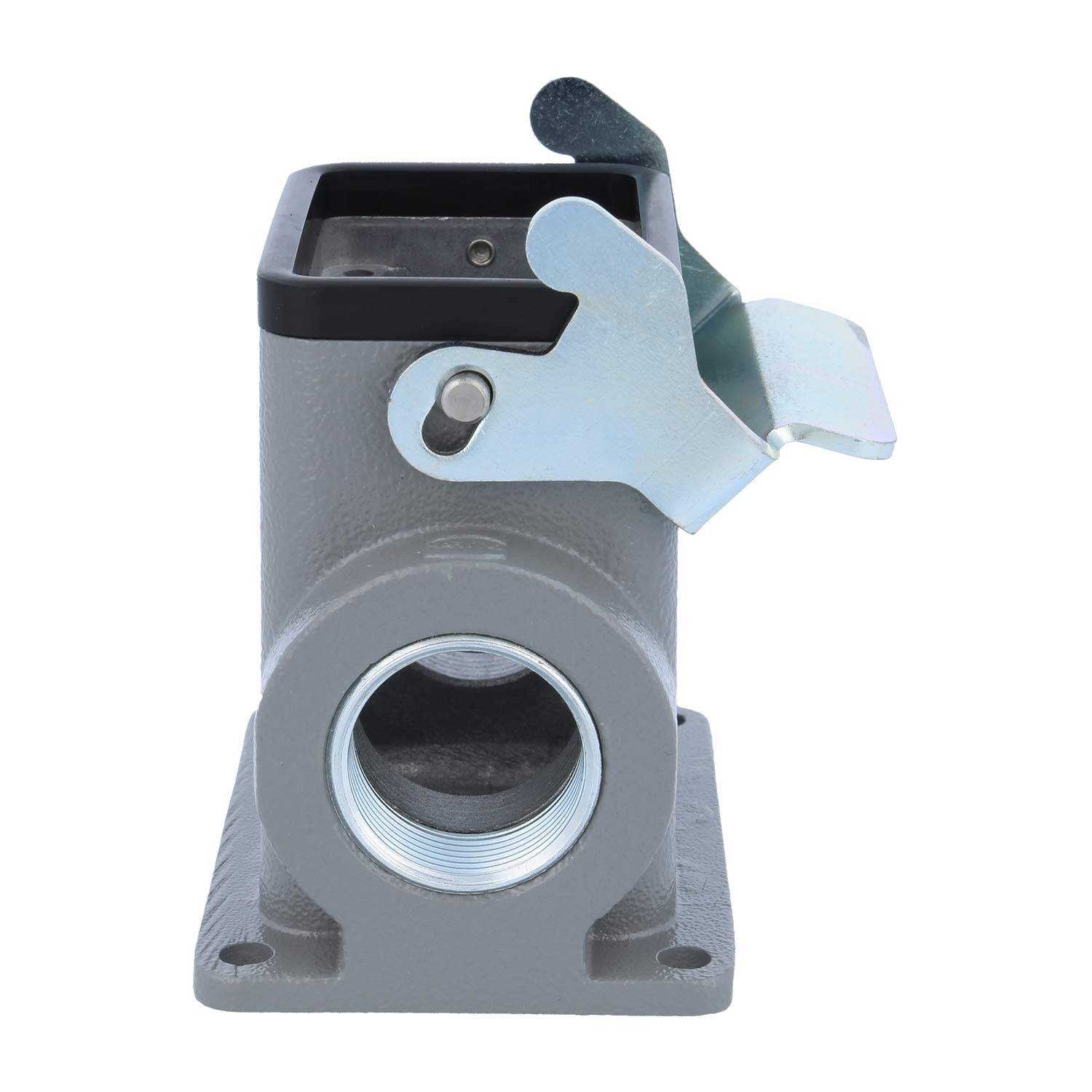 Industrieller Metallrohrverbinder mit einer quadratischen Öffnung an der Oberseite und einer kreisförmigen Gewindeöffnung an der Seite. Hebelverriegelung an der Oberseite.