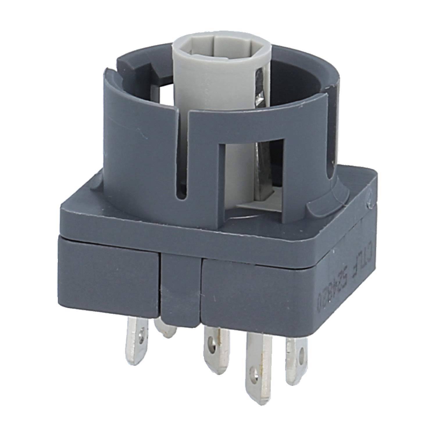 Ein grauer, kreisförmiger Drucktastenschalter mit vier Metallzacken für elektronische Verbindungen.