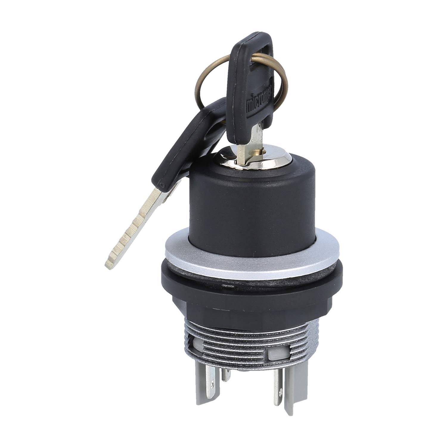 Ein schwarz-silberner Zündschalter mit zwei Schlüsseln an einem Schlüsselring, der drei Metallstecker an der Unterseite für Verkabelung aufweist.