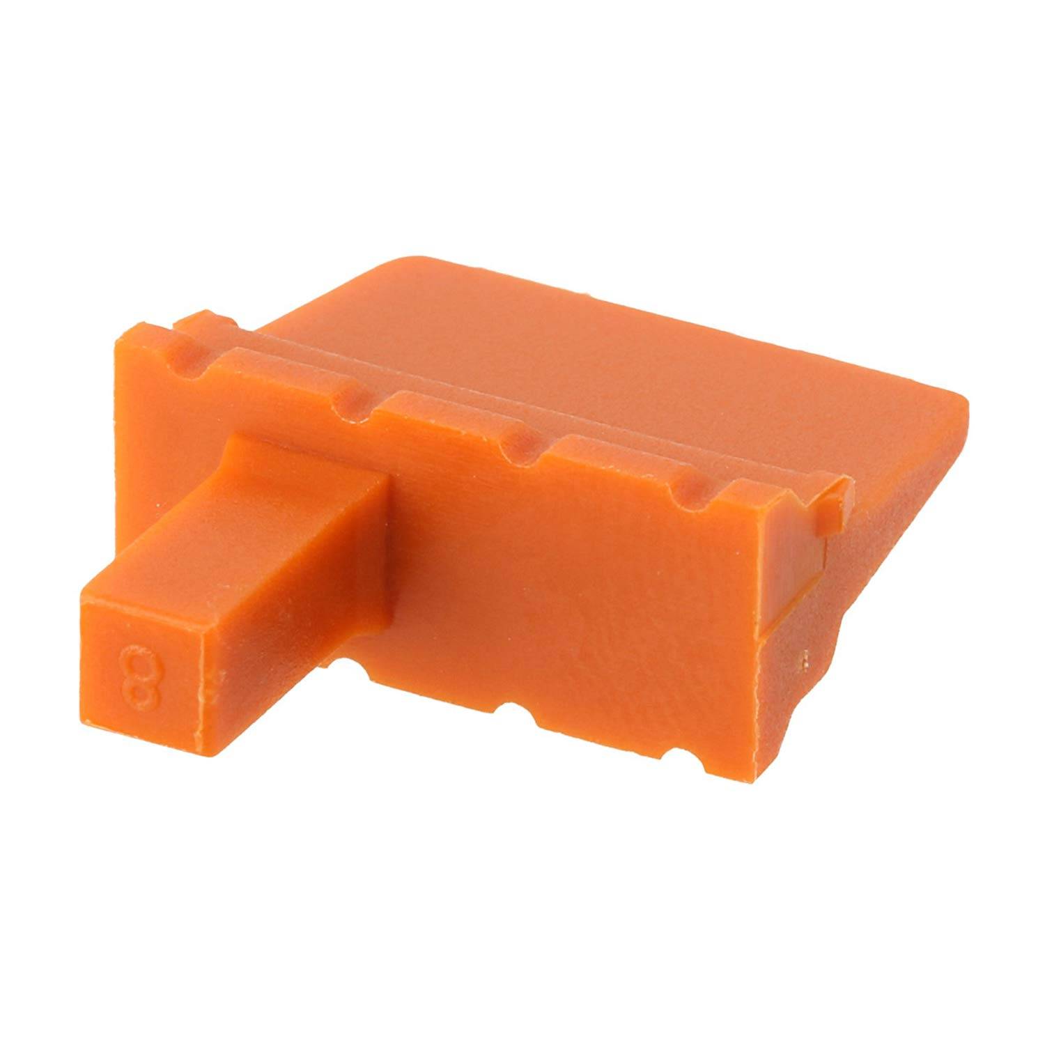 Ein orangefarbener Kunststoff-Absperrblock mit einem vorstehenden quadratischen Zapfen, der mit der Zahl '8' beschriftet ist.