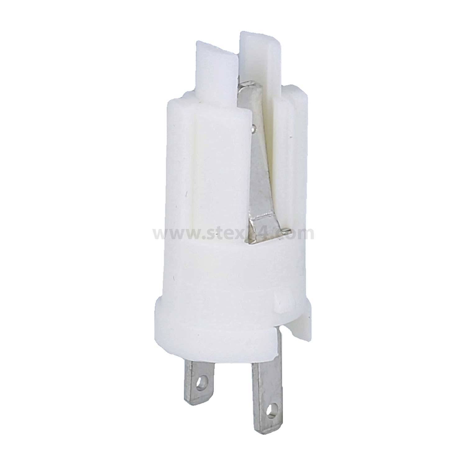 Ein weißer zylindrischer elektrischer Steckadapter mit zwei Metallstiften an der Unterseite und einer Metallklemme an der Seite.