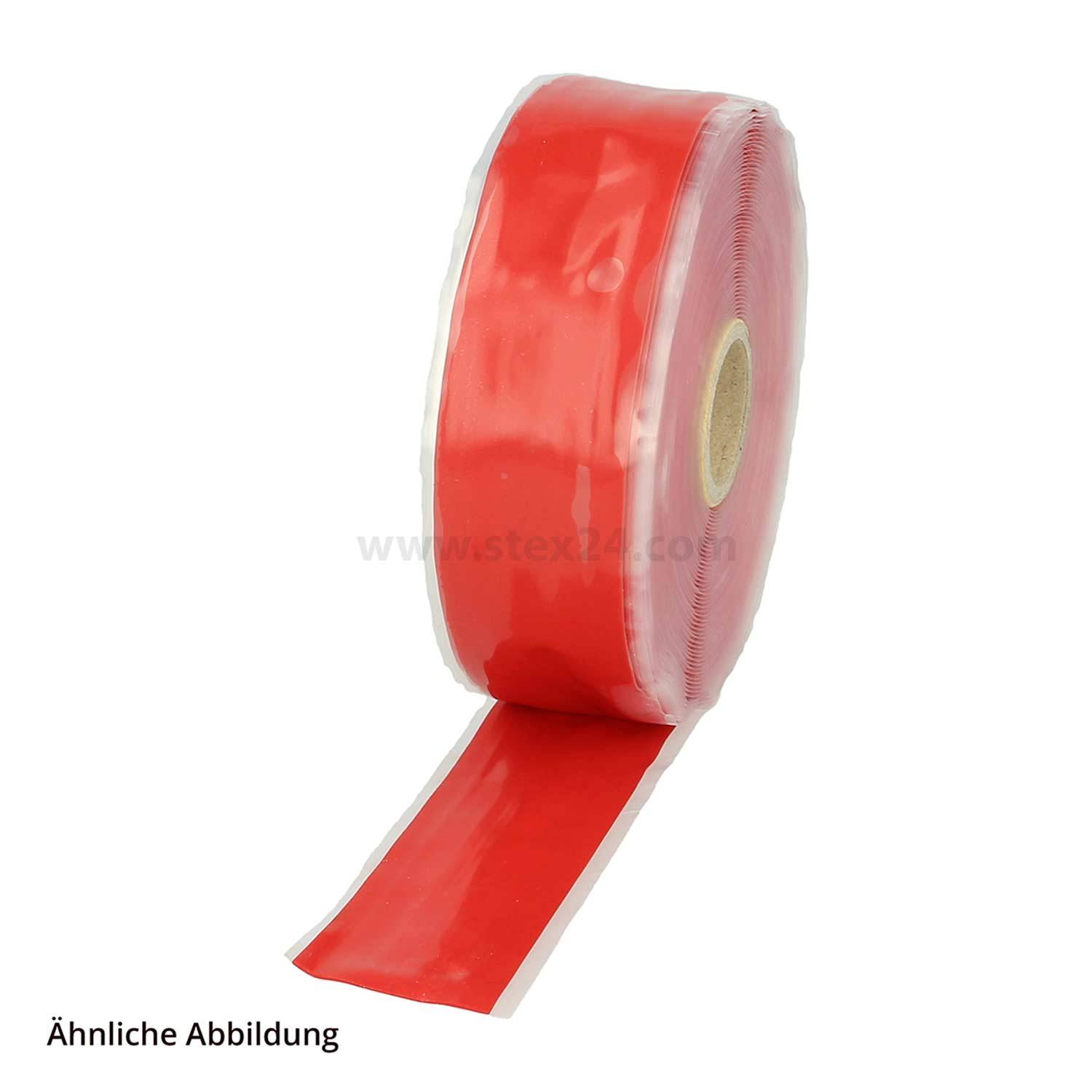 Eine Rolle rotes Klebeband, teilweise abgerollt, zeigt seine leuchtende Farbe und glatte Textur, vor einem einfarbigen Hintergrund positioniert.