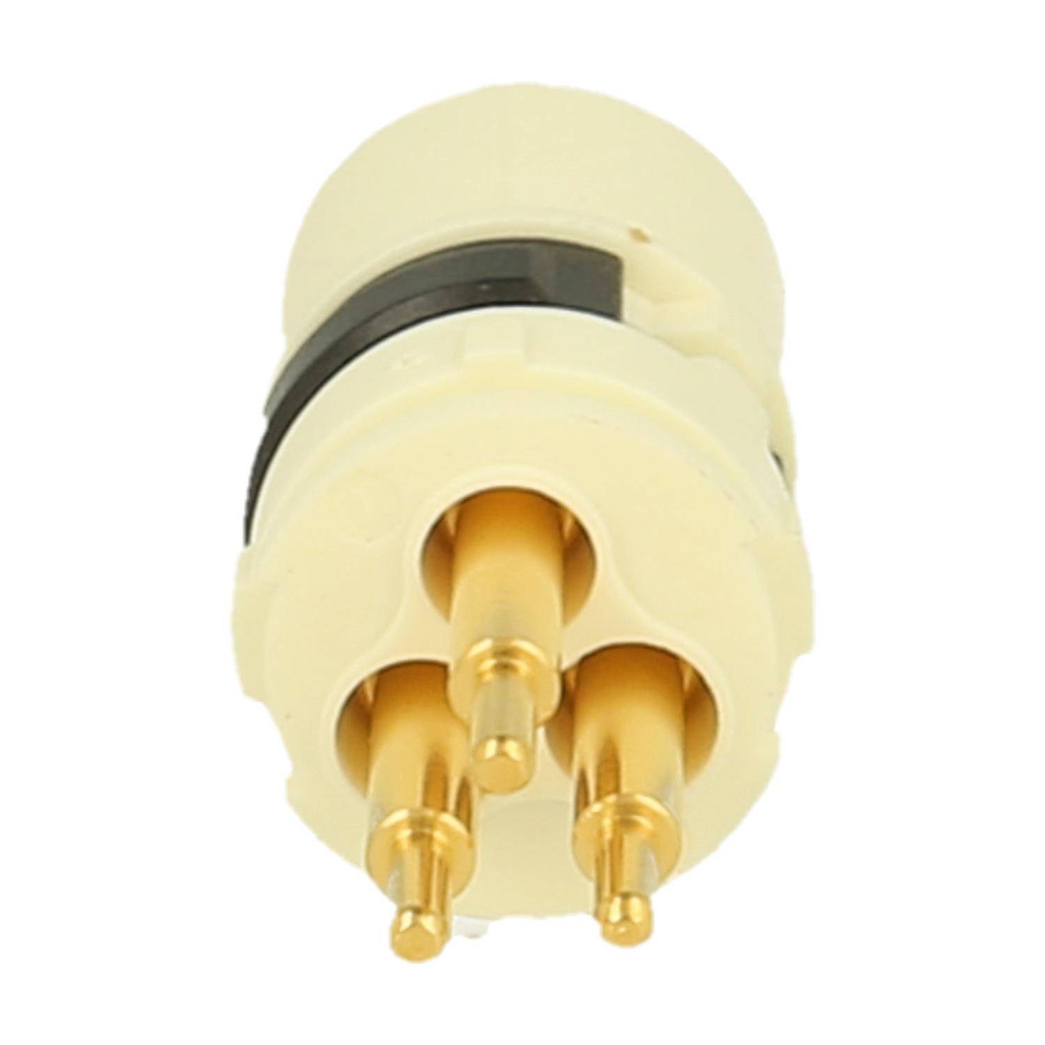 Ein beiger kreisförmiger Elektrostecker mit fünf goldenen Kontakten, von der Kontaktseite aus betrachtet, konzipiert für industrielle oder robuste Einsatzgebiete.