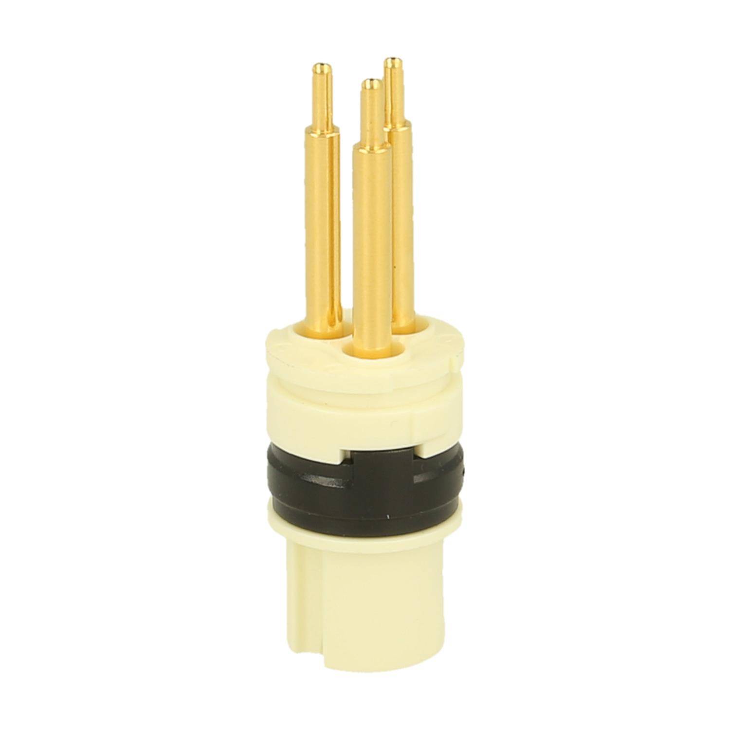 Vergoldeter elektrischer Anschlussstecker mit drei vertikal aus einer zylindrischen Basis hervorstehenden Pins, die ein schwarzes Band aufweist.