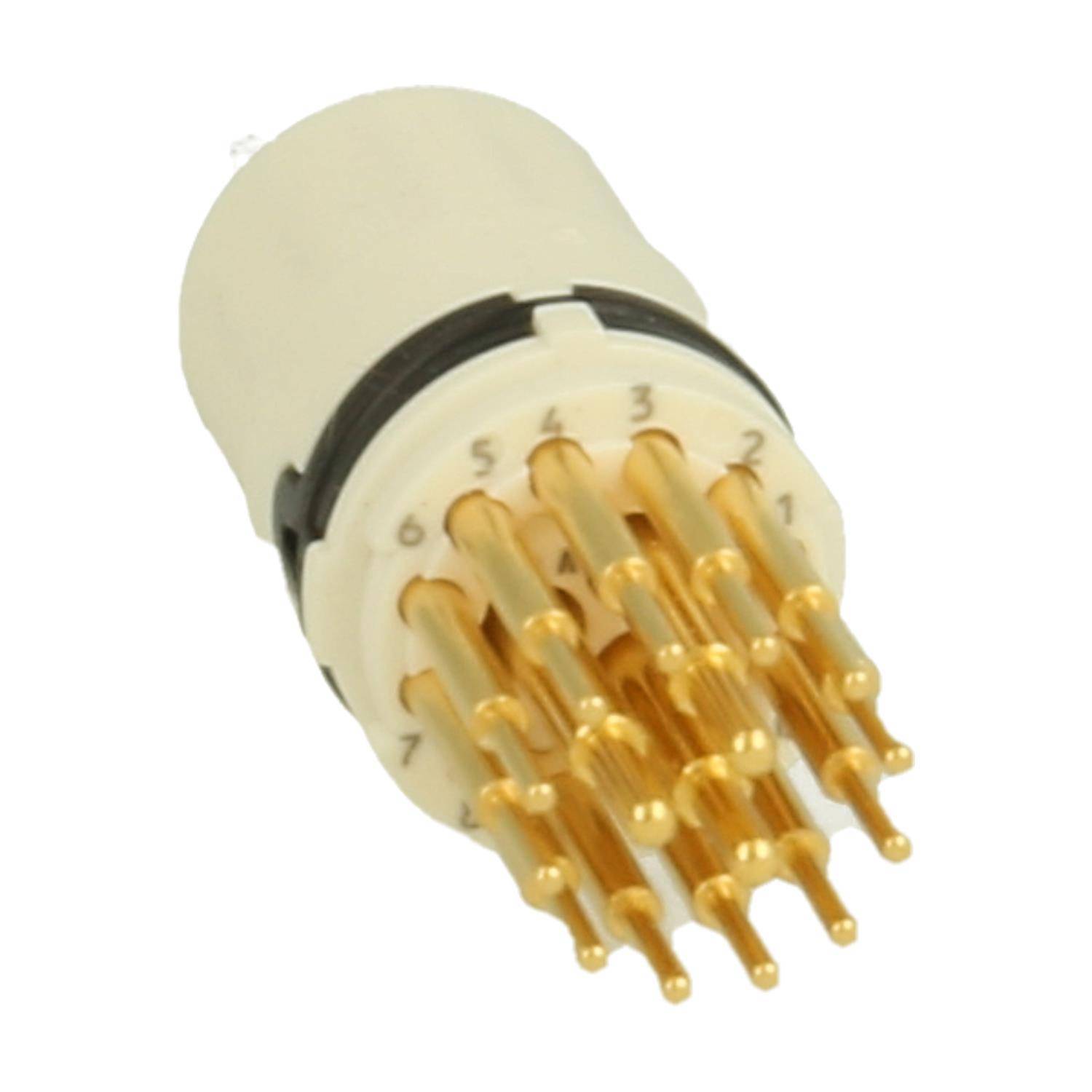 Eine Nahaufnahme eines kreisförmigen elektronischen Anschlusses mit mehreren Goldstiften, die in einem bestimmten Muster angeordnet und von 1 bis 7 nummeriert sind.