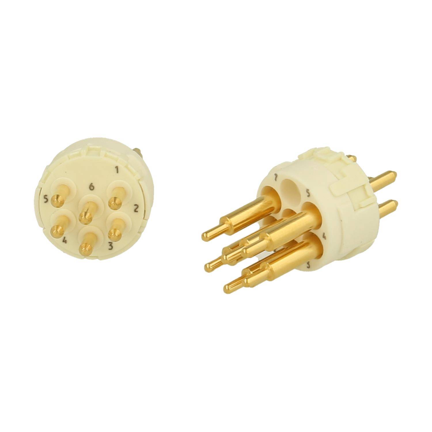 Zwei Ansichten eines runden elektronischen Steckers mit acht Goldpins, die jeweils zur Identifikation nummeriert sind und für elektrische Verbindungen verwendet werden.