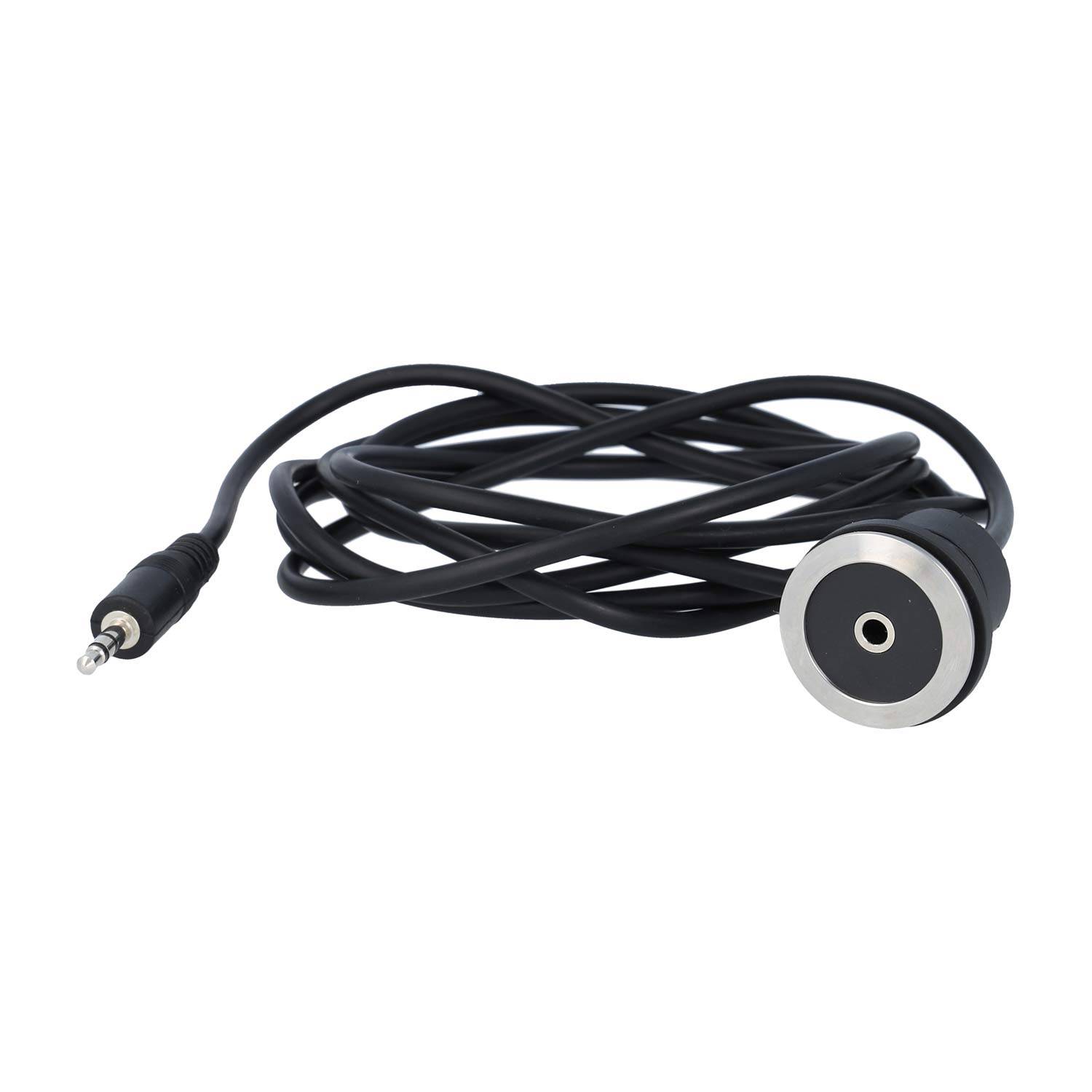 Ein schwarzes Aux-Kabel mit einem 3,5-mm-Klinkenstecker, neben einem Metalladapter aufgerollt.