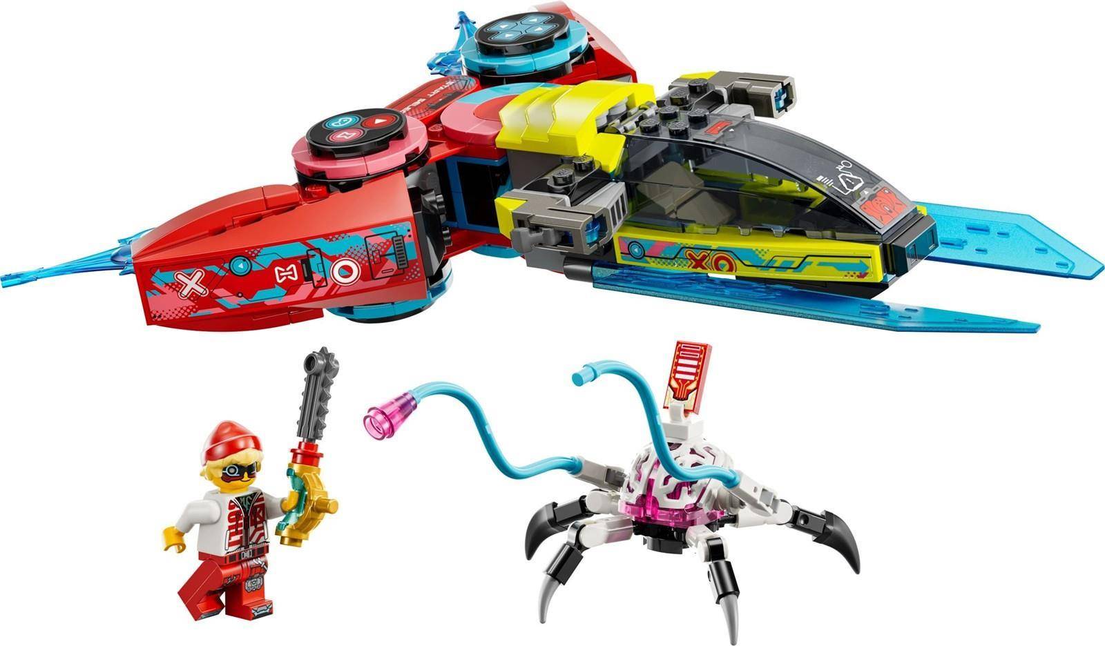 LEGO Sci-Fi-Set zeigt ein farbenfohes Raumschiff, eine Minifigur mit einer Waffe und einen kleinen spinnenartigen Roboter auf weißem Hintergrund