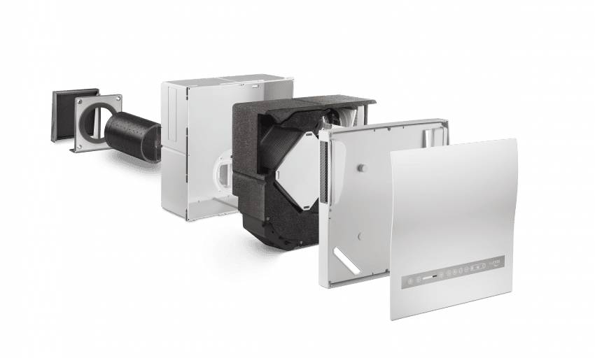 Explosionszeichnung einer wandmontierten Lüftungseinheit, die Komponenten wie Ventilator, Filter und Gehäuse vor einem schwarzen Hintergrund zeigt.