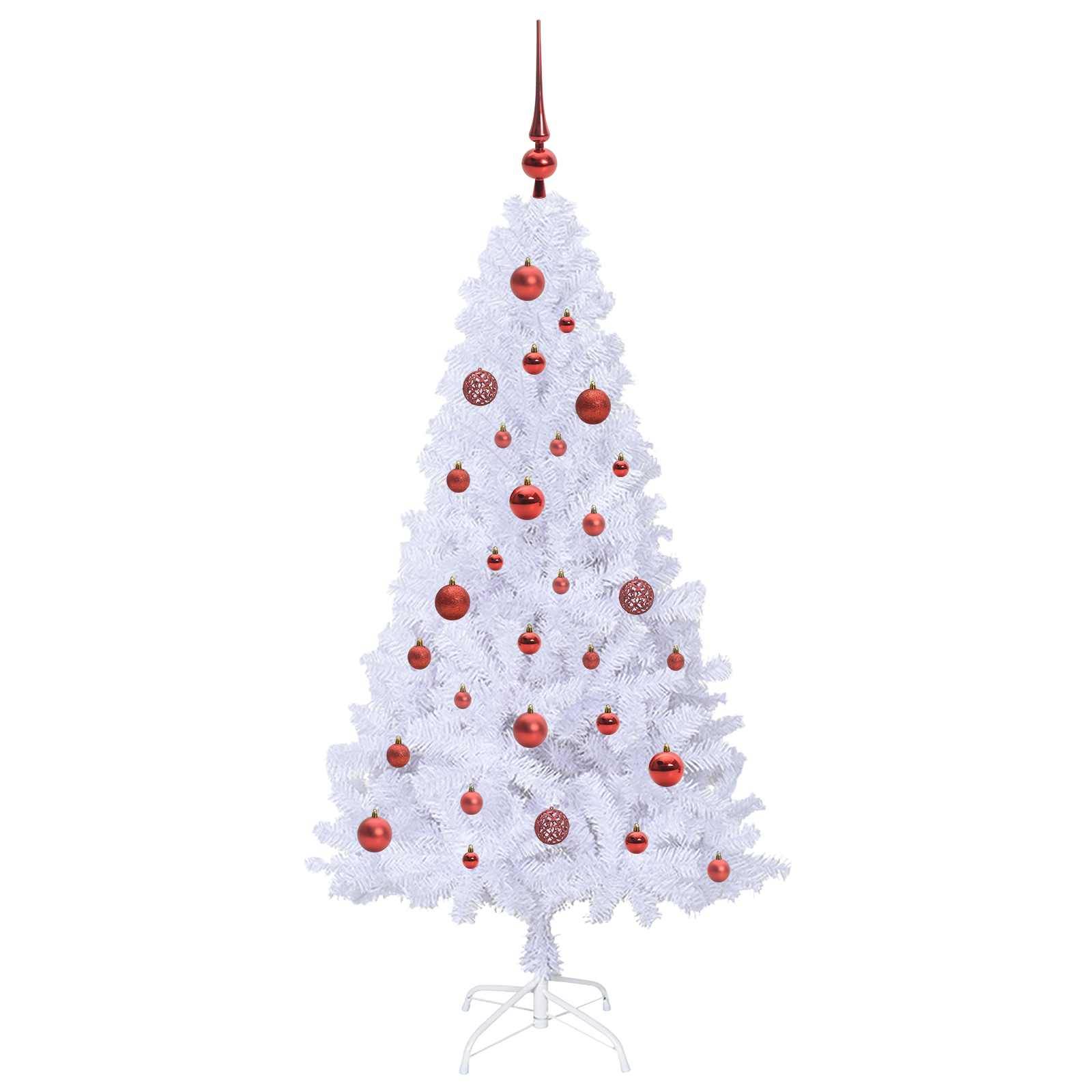 Ein weißer Weihnachtsbaum, geschmückt mit roten Christbaumkugeln, gekrönt von einer roten Spitze, der auf einem Metallständer vor einem neutralen Hintergrund steht.