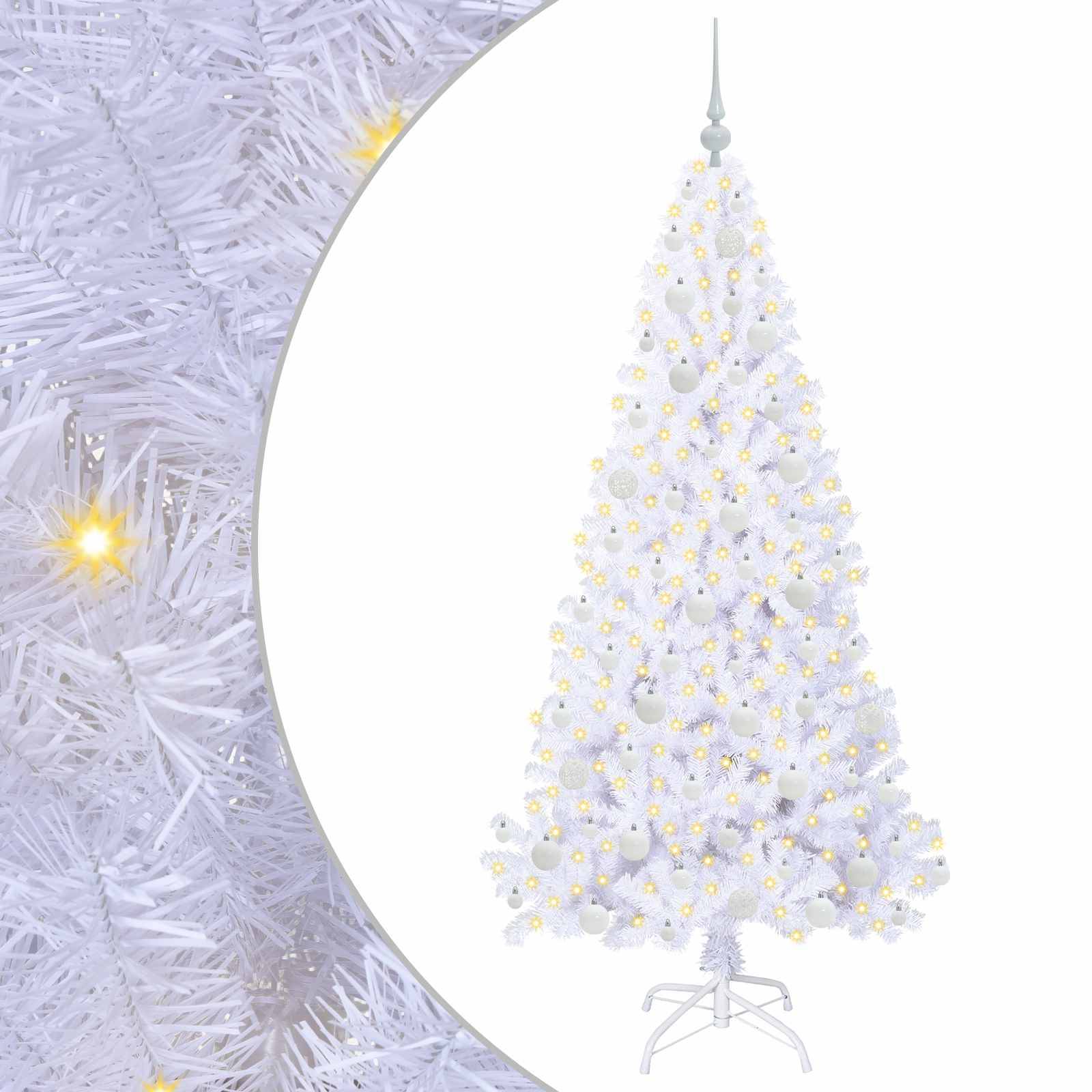Weißer künstlicher Weihnachtsbaum mit gelben Lichtern an den Ästen, aufgestellt auf einem silbernen Metallständer. Nahaufnahme zeigt die Textur der Nadeln.