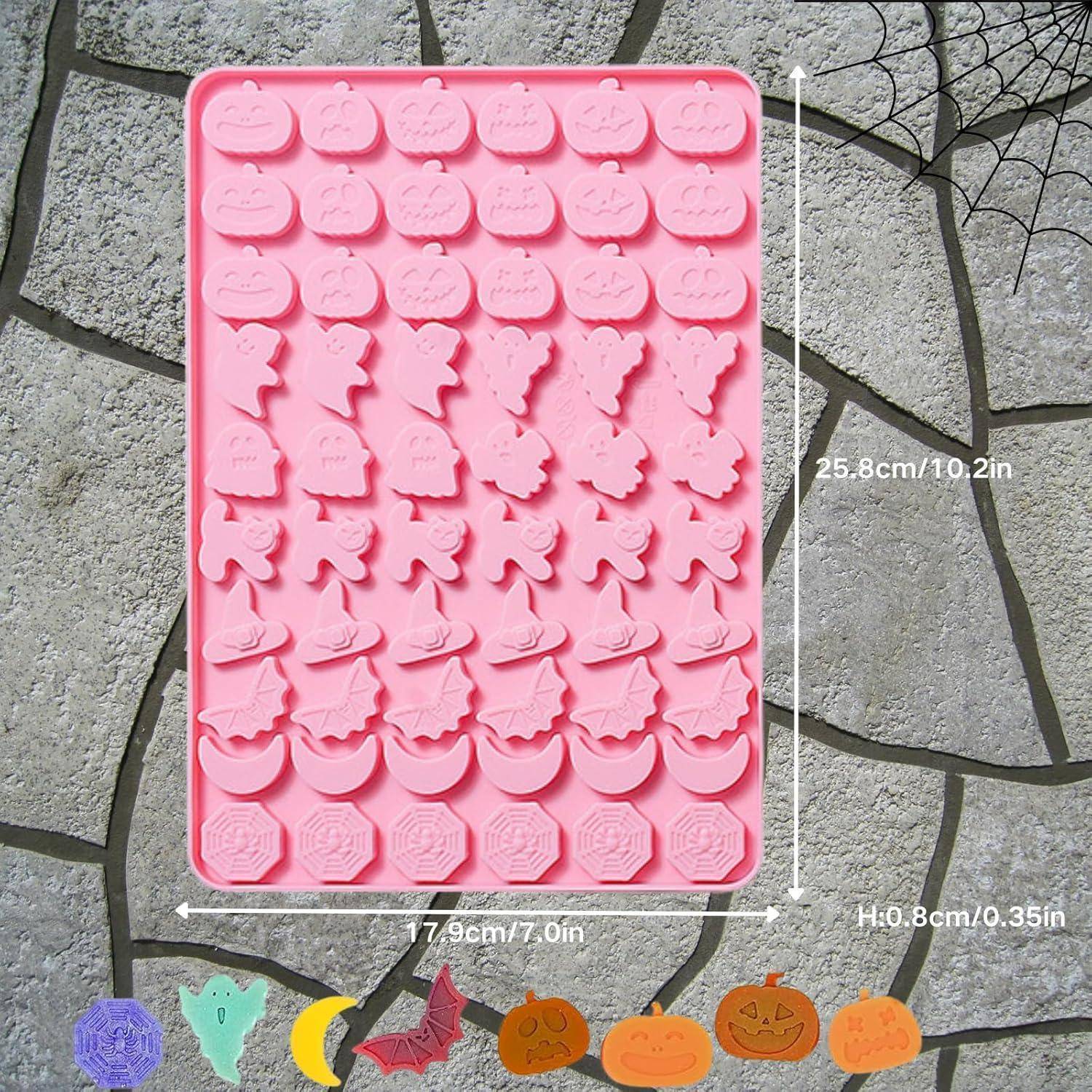 Eine rosa Silikonformen-Ablage mit Halloween-Motiven wie Kürbisse, Fledermäuse und Hexen, mit Größenangaben zur Referenz.