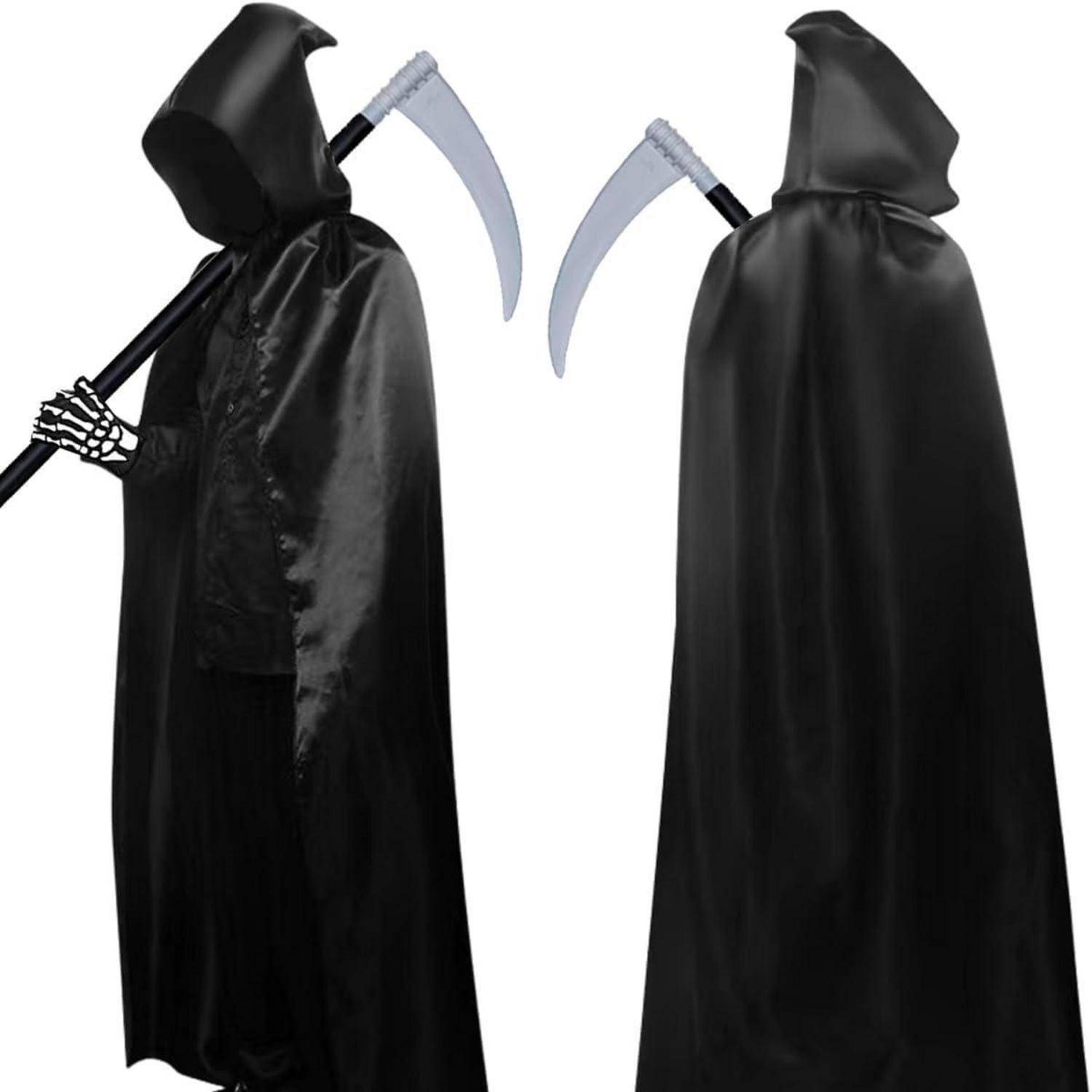 Zwei Ansichten eines Sensenmann-Kostüms, bestehend aus einer schwarzen Kapuzenrobe und einer Skelettmaske, eine große Sense tragend.