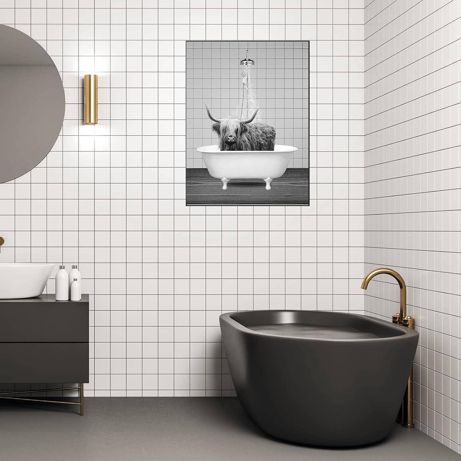 Leinwandbild Hochlandrind Badewanne Schwarz Lustig GDN2 70L x 100B cm