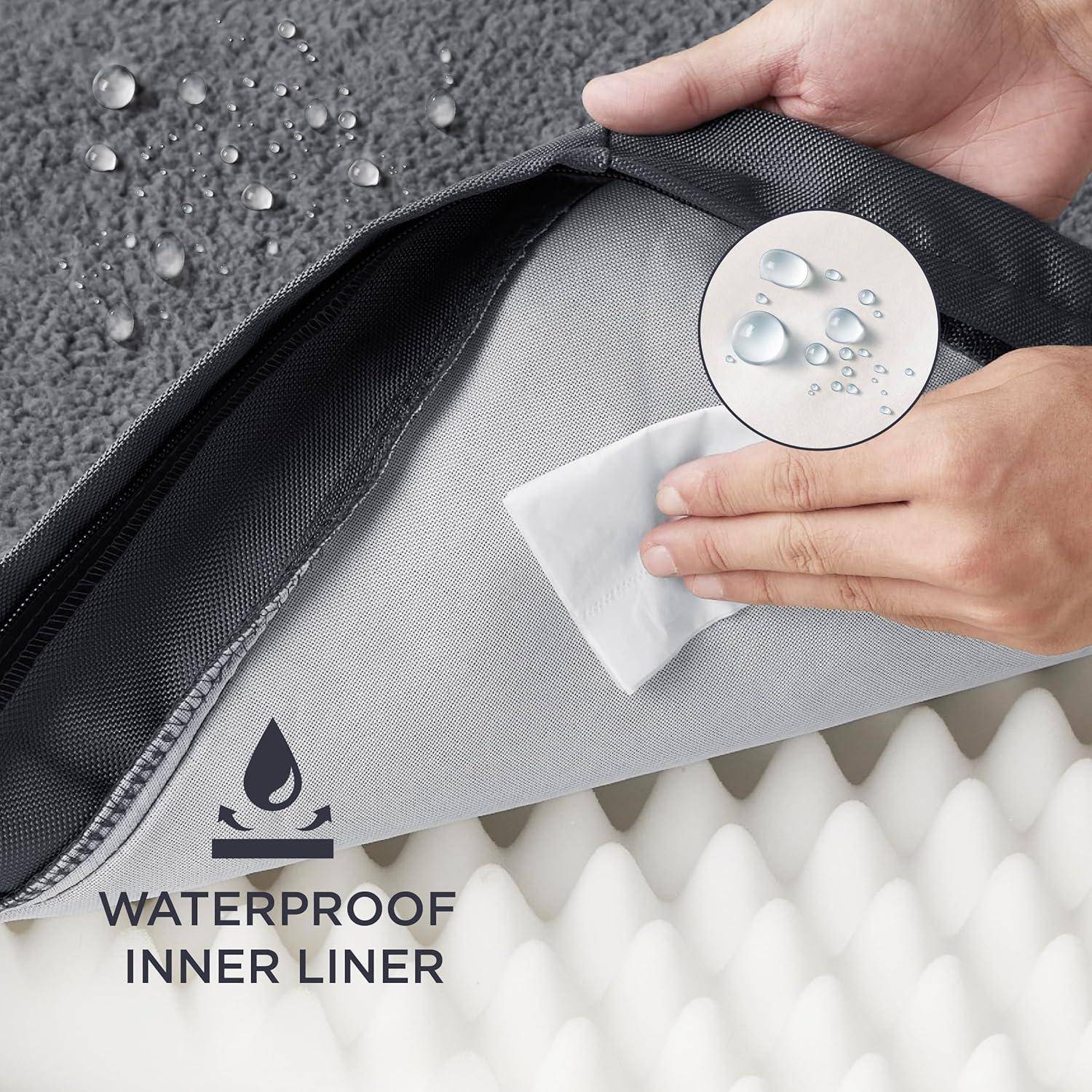 Eine Hand wischt eine wasserundurchlässige Innenbeschichtung und demonstriert deren Feuchtigkeitsresistenz. Der Text liest sich „WASSERDICHTE INNENBESCHICHTUNG