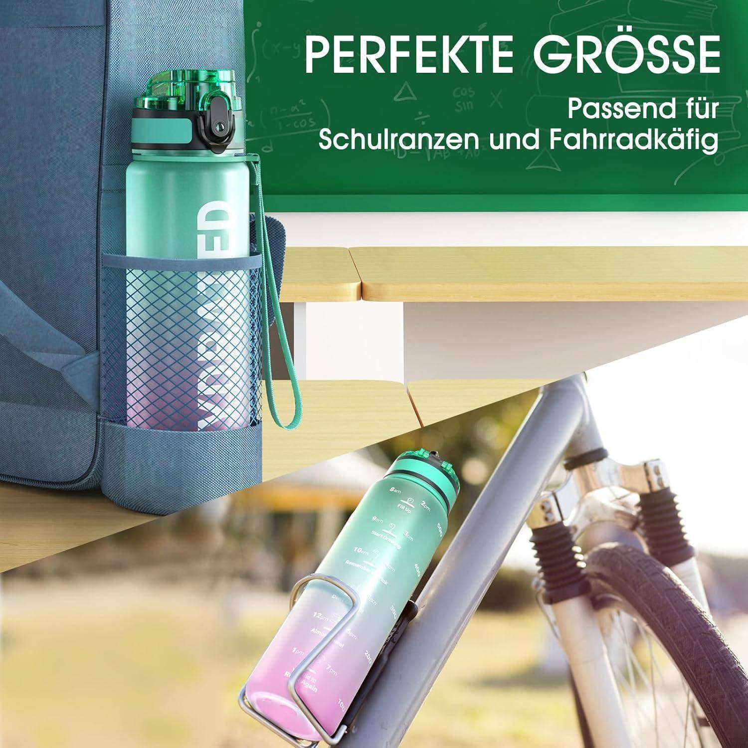 Eine Farbverlauf-Trinkflasche passt in eine Rucksacktasche und ist auf einem Fahrrad abgestellt. Der deutsche Text liest sich 