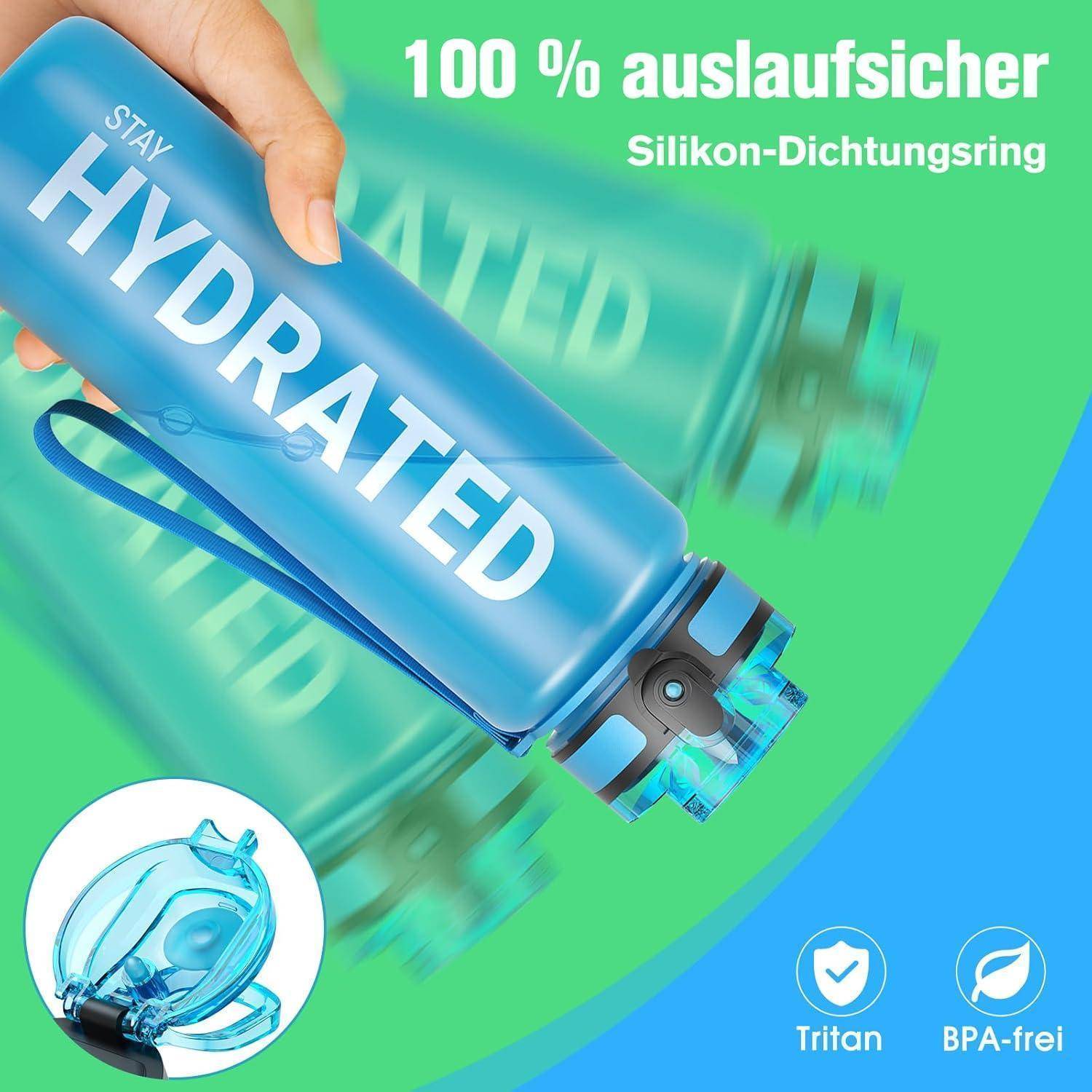 Blaue Wasserflasche mit 'BLEIB HYDRIERT' Schrift, eine Hand hält sie. Das Bild hebt Eigenschaften hervor: '100% auslaufsicher', Tritan-Material, BPA-frei.
