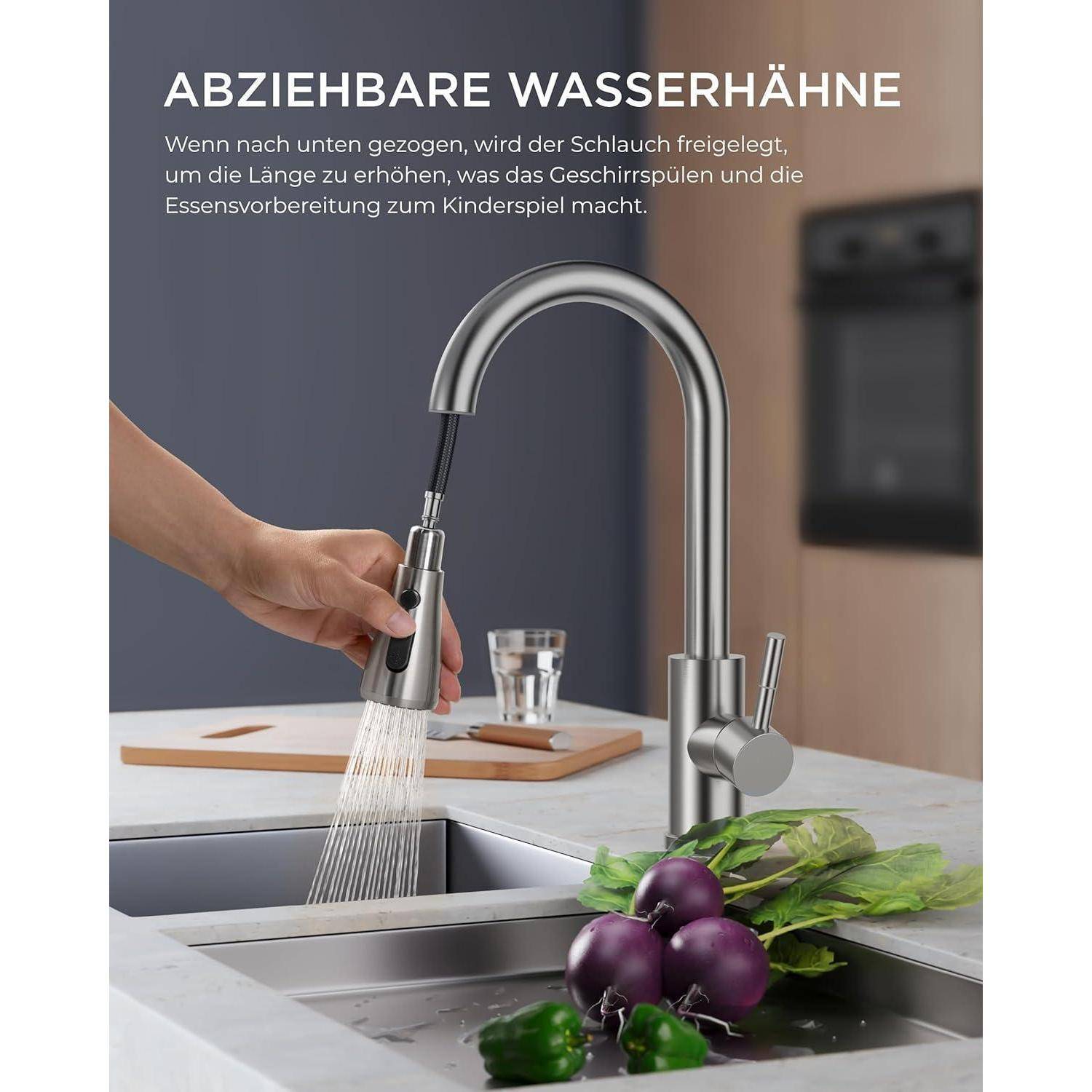Eine Person zieht den abnehmbaren Küchenarmatur-Schlauch heraus und spritzt Wasser über Gemüse in einer modernen Küche. Text auf Deutsch beschreibt die Benutzerfreundlichkeit der Armatur.