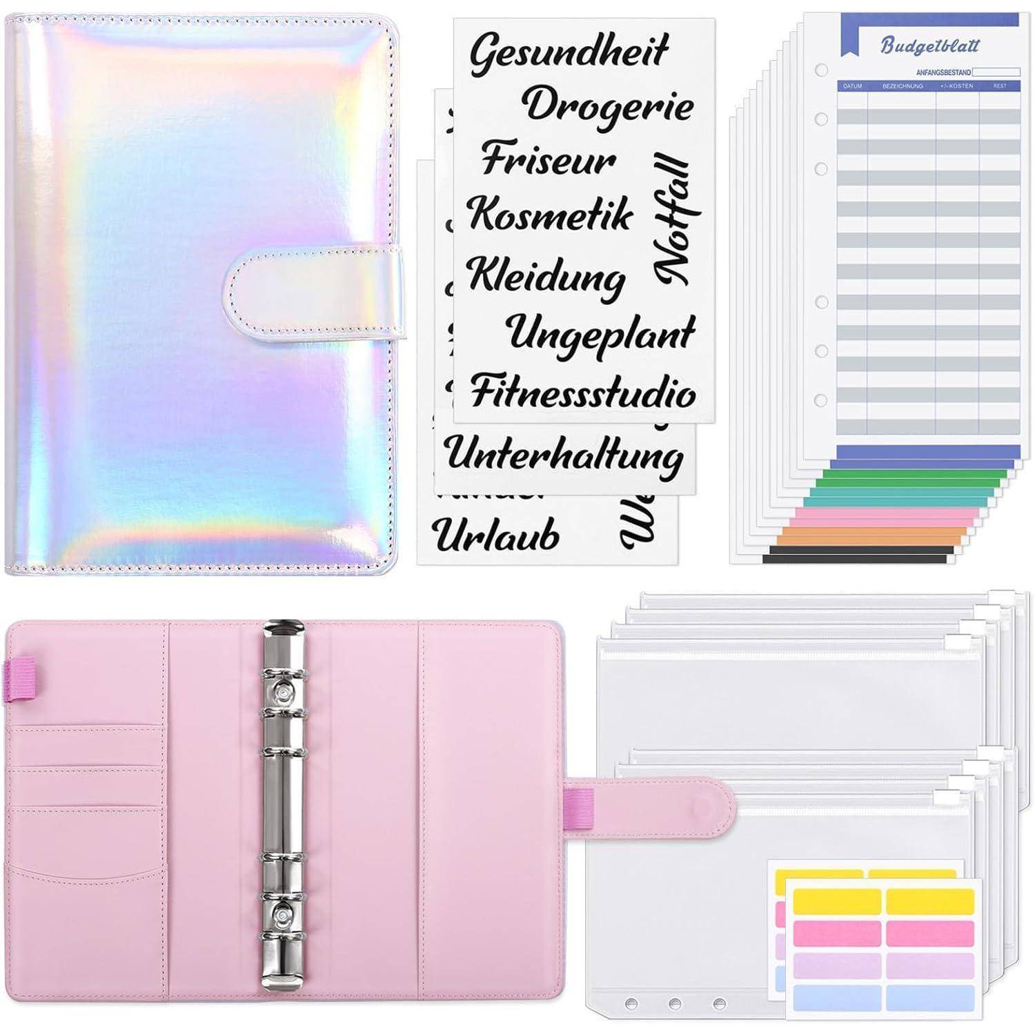 Ein holografisches Ringbuch mit rosa Innenseite, Budgetierungs-Einlagen zur Kostenübersicht und beschrifteten Budgetaufklebern wie ‚Gesundheit', ‚Drogerie' und weiteren.