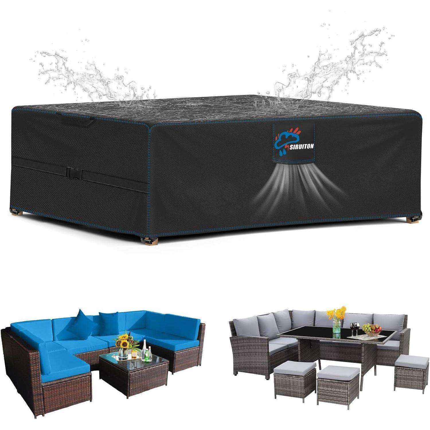 Schutzhülle für Outdoor-Möbel schützt Loungemöbel vor Regen und Staub. Zwei Loungemöbel sind darunter zu sehen, einer mit blauen, einer mit grauen Sitzkissen.
