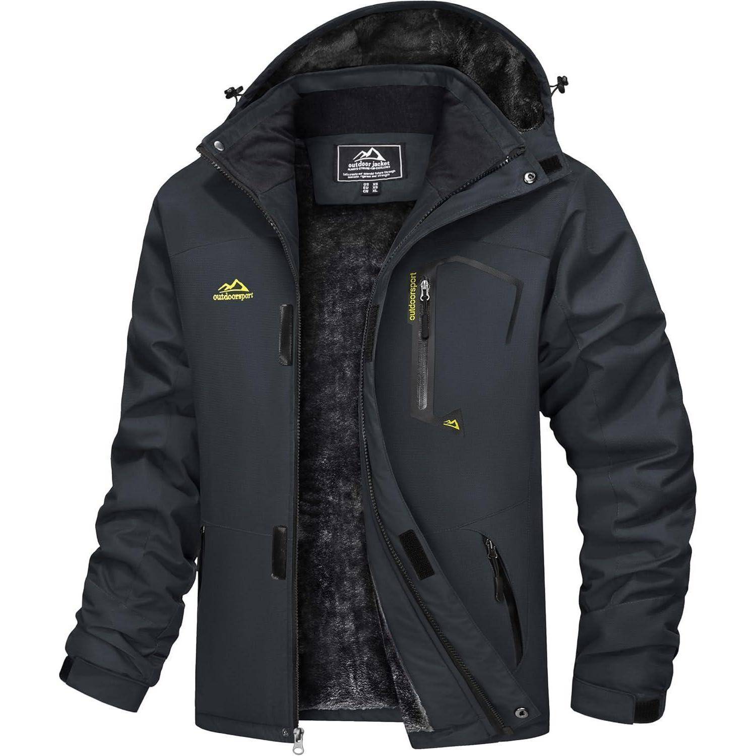 Eine dunkelgraue Outdoorjacke mit Kapuze, ausgestattet mit mehreren Reißverschlusstaschen und einem fleecegefütterten Innenfutter, konzipiert für Wärme und Witterungsschutz.